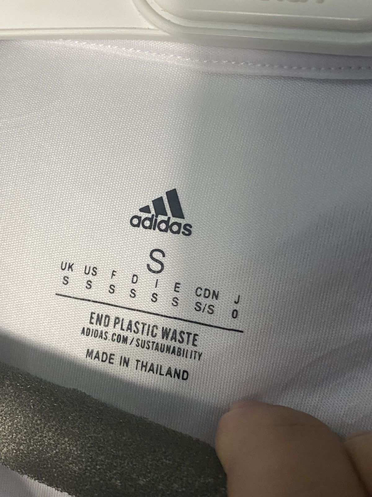 Adidas 2022 Real Madrid Adidas Soccer Jersey Home Y2K Size US S / EU 44-46 / 1 - 3 Thumbnail