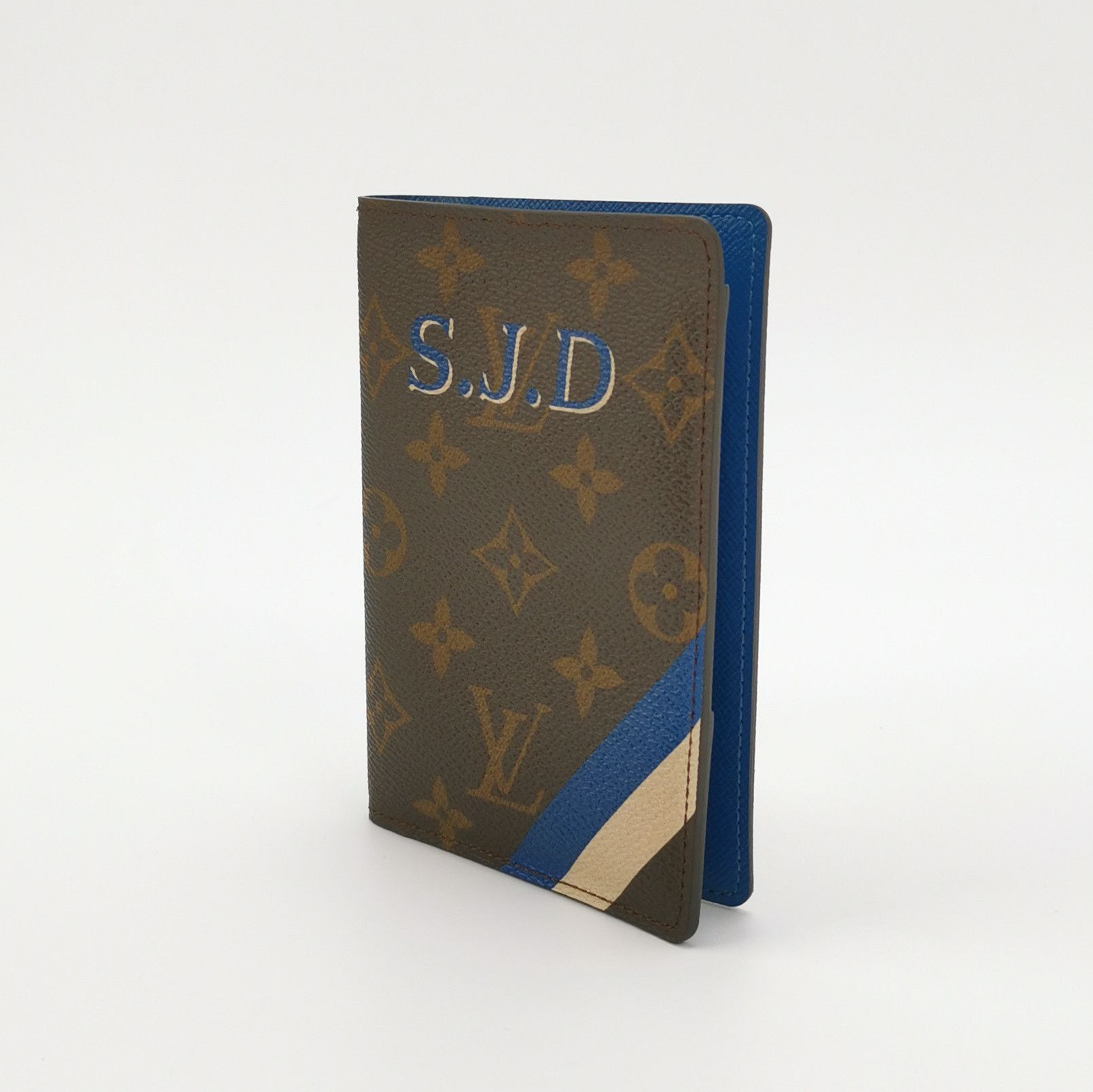 Louis Vuitton Louis Vuitton (LV) Monogram print colorblock folded passpor Size ONE SIZE - 1 Thumbnail