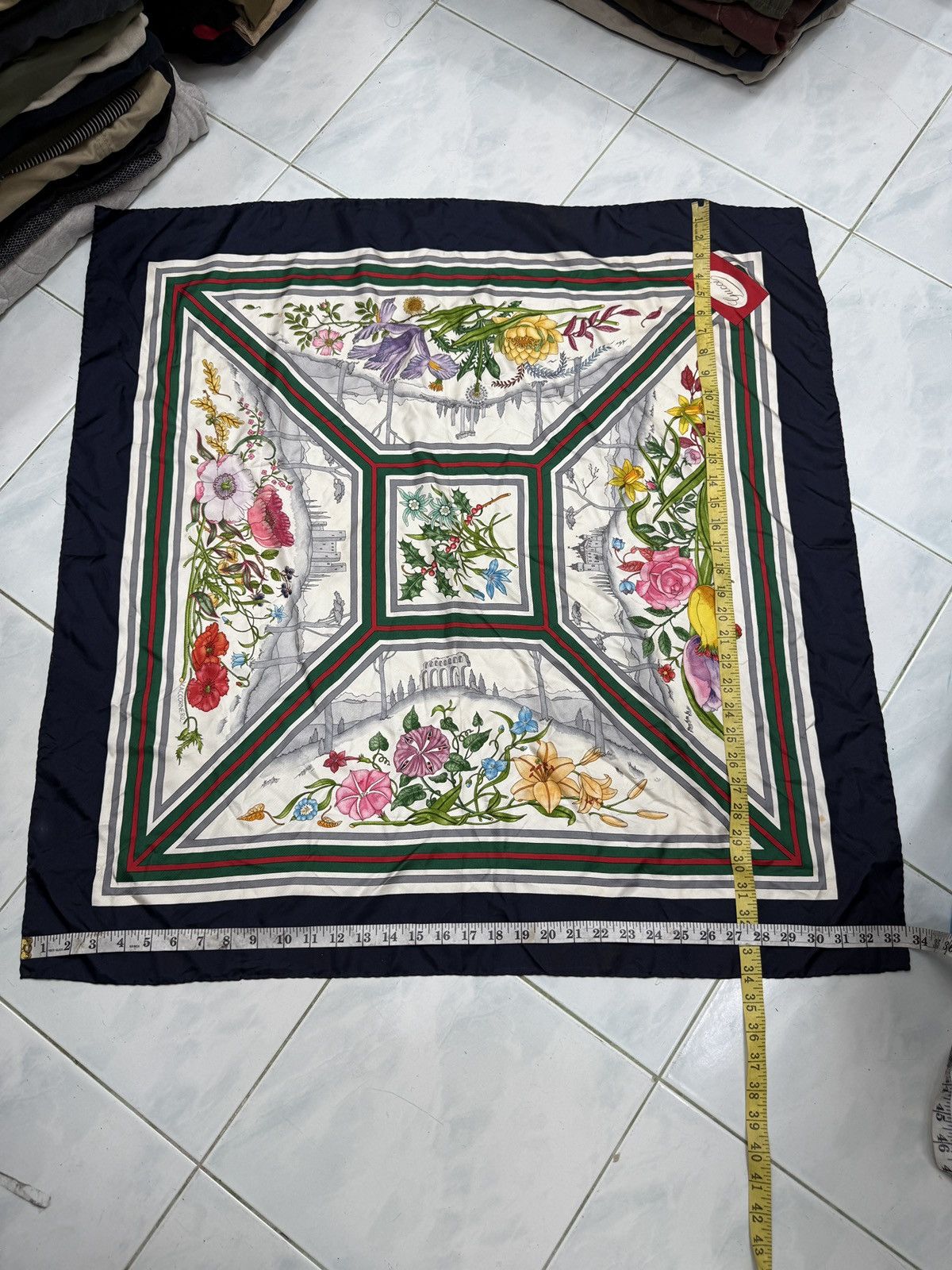 Gucci 🔥🔥🔥ARCHIVE VINTAGE GUCCI SILK SCARF BY VITTORIO ACCORNERO Size ONE SIZE - 2 Thumbnail