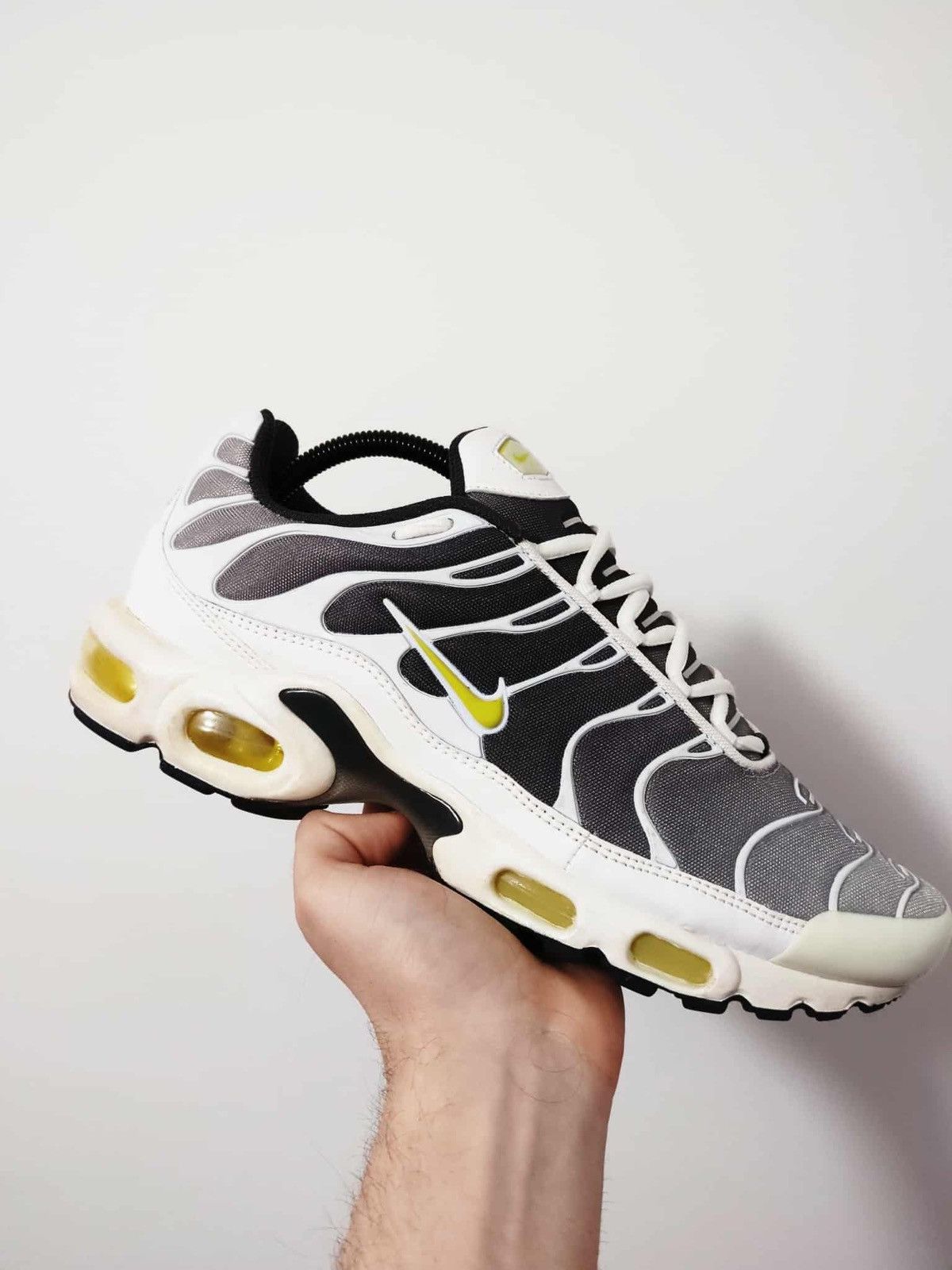 Nike 💛 YELLOW FADES US9.5 💛 Size US 9.5 / EU 42-43 - 1 Thumbnail