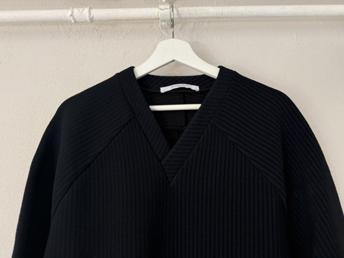 Givenchy Givenchy Ribbed Oversized V-Neck Top Size US M / EU 48-50 / 2 - 3 Thumbnail
