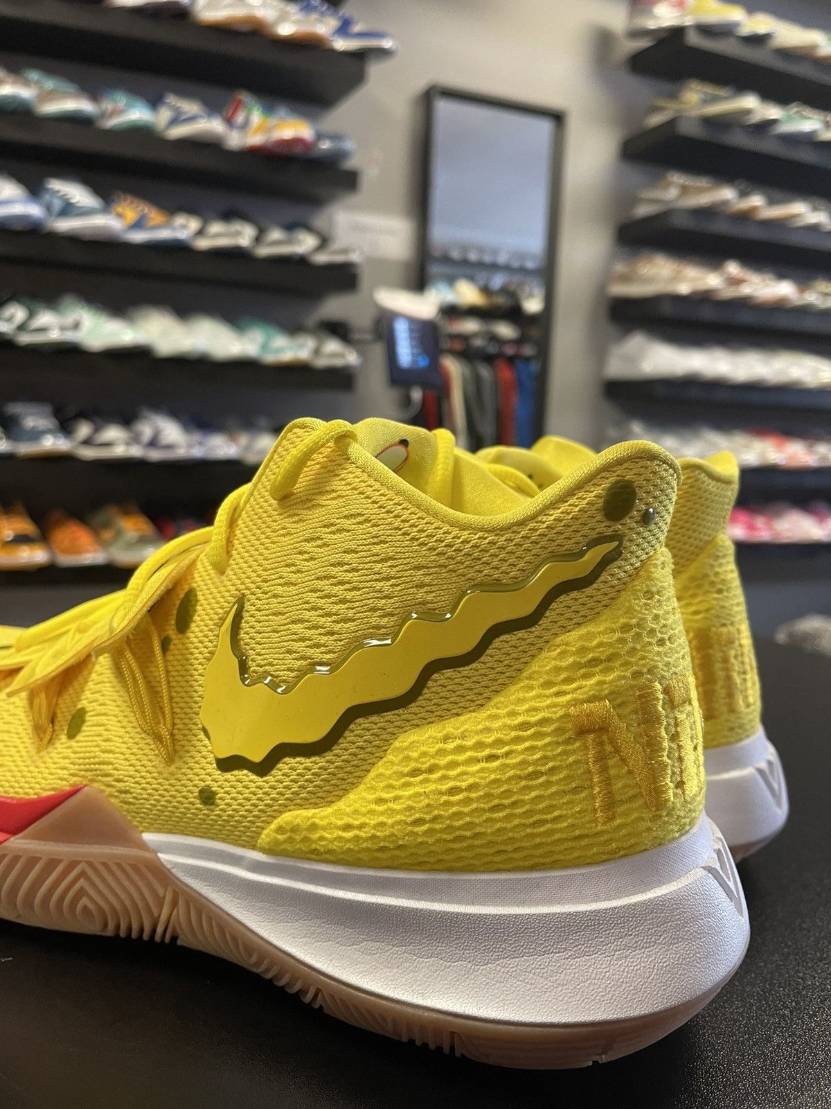 Nike Size 12 - Nike Kyrie 5 SpongeBob SquarePants Size US 12 / EU 45 - 5 Thumbnail