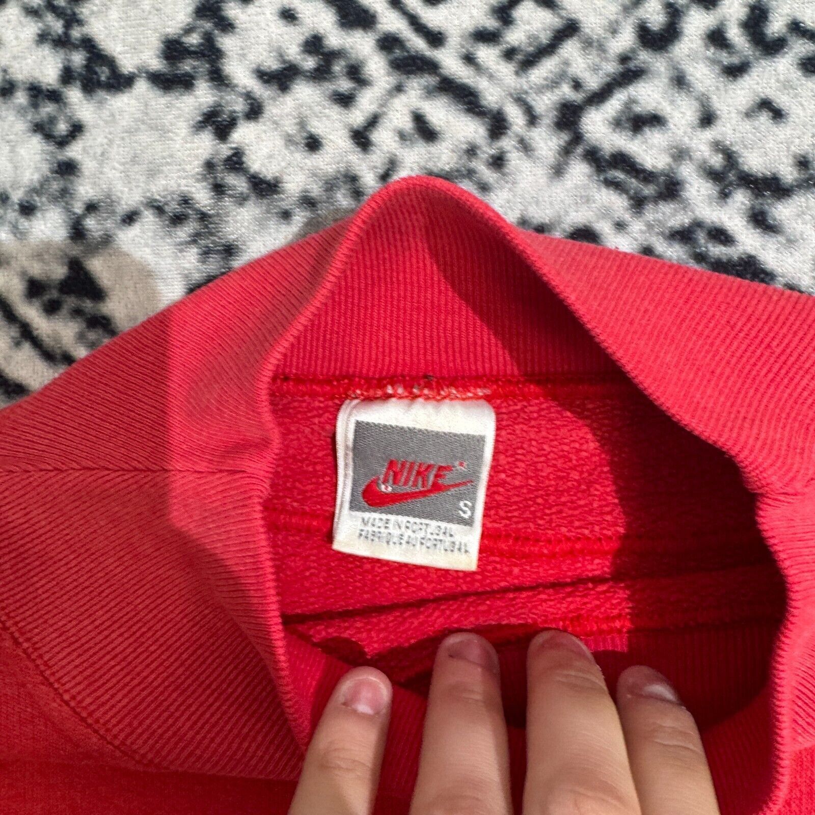 Nike × Vintage Vintage Nike Unisex Red Cotton Crewneck Size S Y2K 90s 80s Size US S / EU 44-46 / 1 - 8 Thumbnail