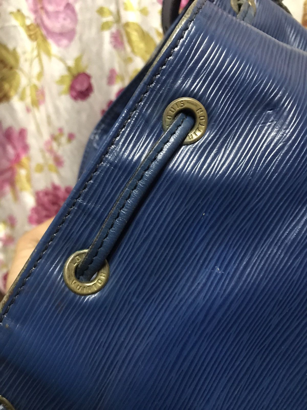 Louis Vuitton Authentic Louis Vuitton Epi Neo Size ONE SIZE - 7 Thumbnail