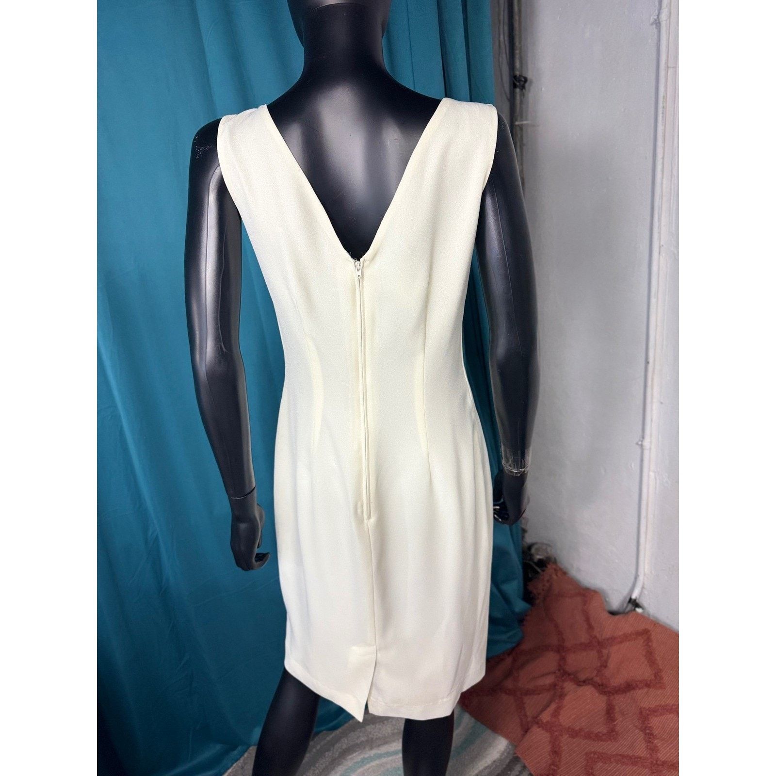 Alex Evenings Alex Evenings Ivory Sleeveless Sheath Dress Knee Length S8 Size M / US 6-8 / IT 42-44 - 2 Thumbnail