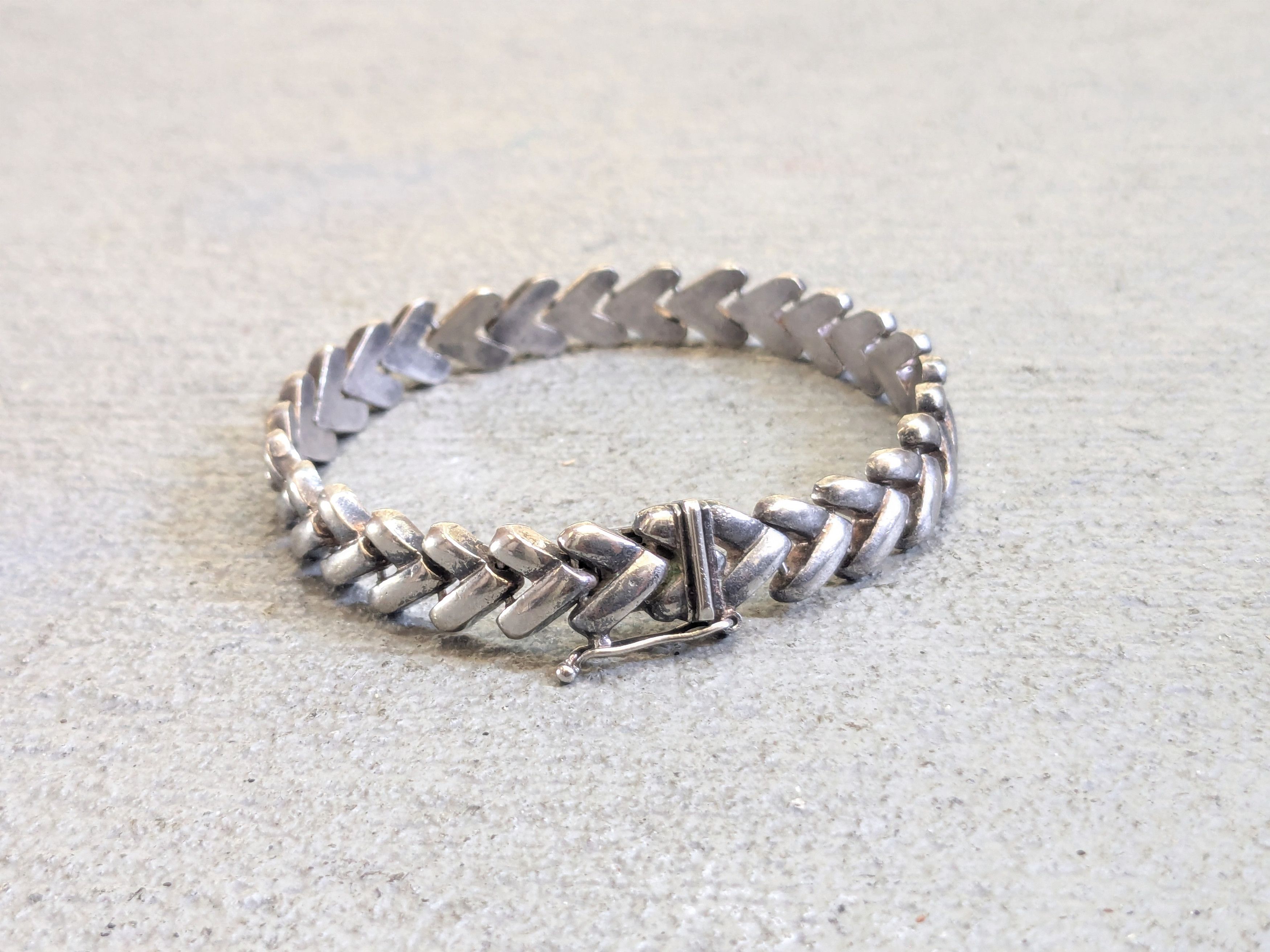 Jewelry Vintage Sterling Silver Tennis Bracelet 7.5" Heart Leaf Link Size ONE SIZE - 1 Thumbnail