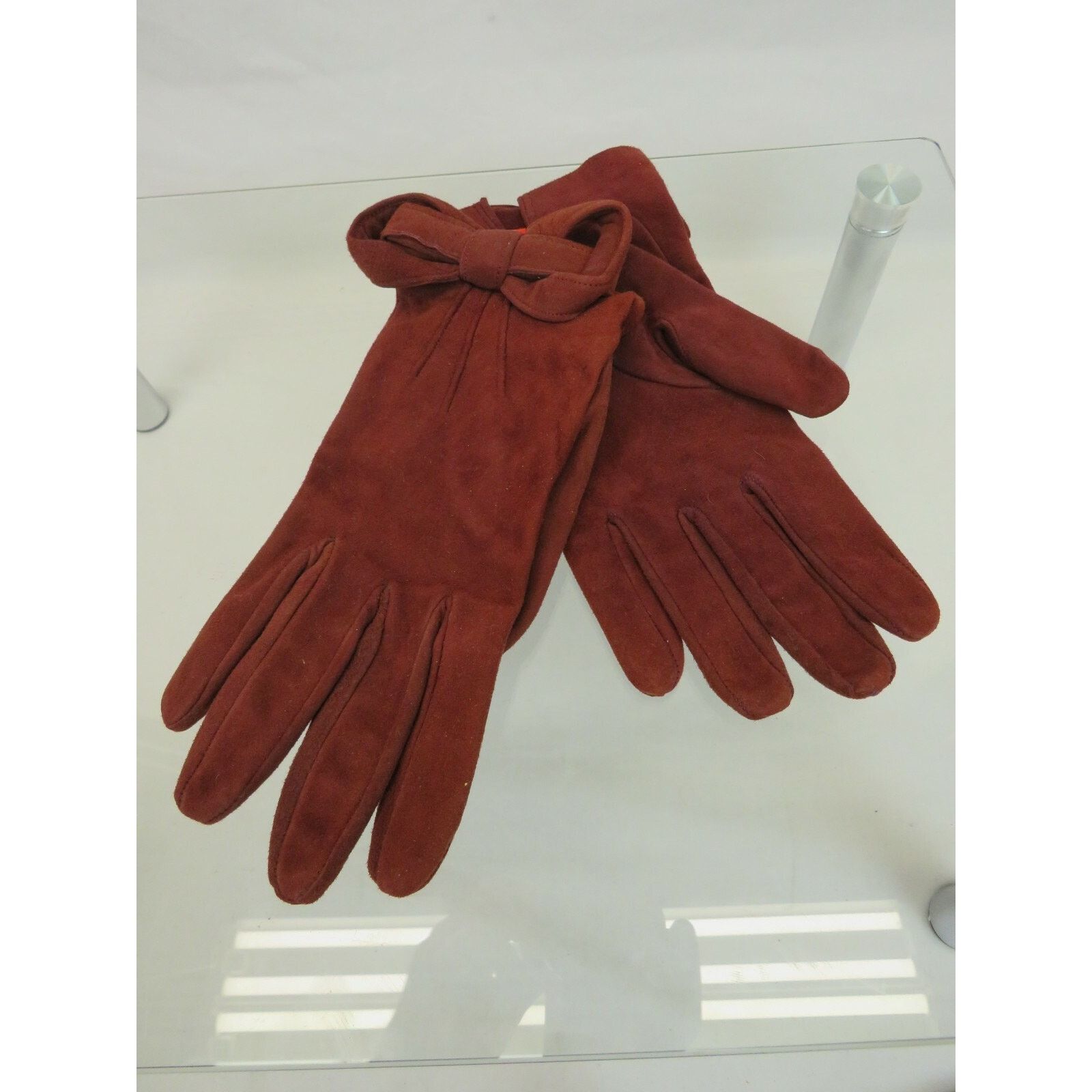 Valentino NWT VALENTINO GARAVANI BURGUNDY SUEDE BOW GLOVES 8 ITALY Size ONE SIZE - 1 Thumbnail