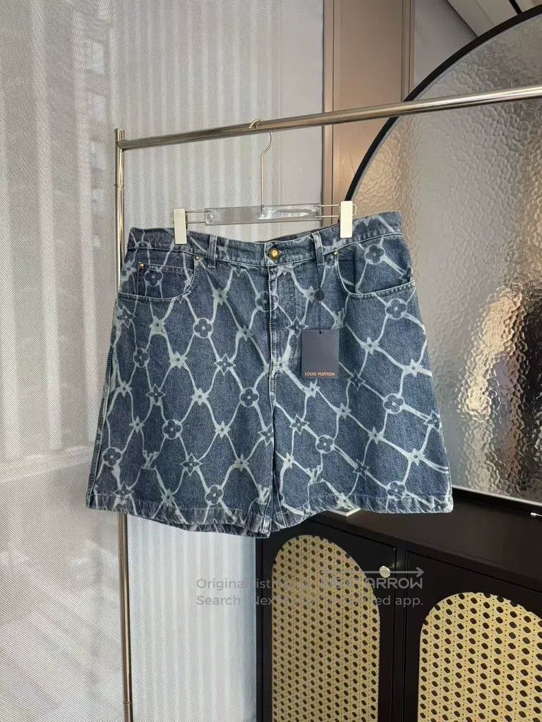 Louis Vuitton Louis Vuitton Blue fishnet logo shorts Size US 36 / EU 52 - 1 Thumbnail