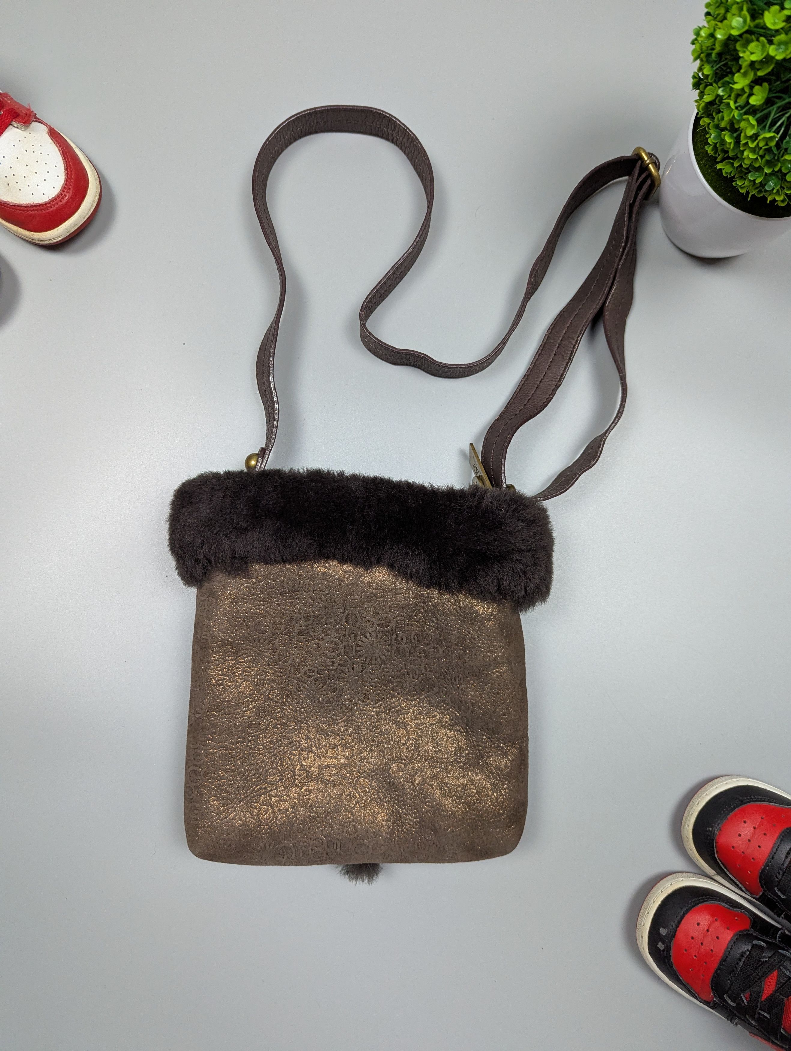 Ugg × Vintage UGG Australia Leather Monogrammed Sheepskin Shoulder Handbag Size ONE SIZE - 8 Thumbnail