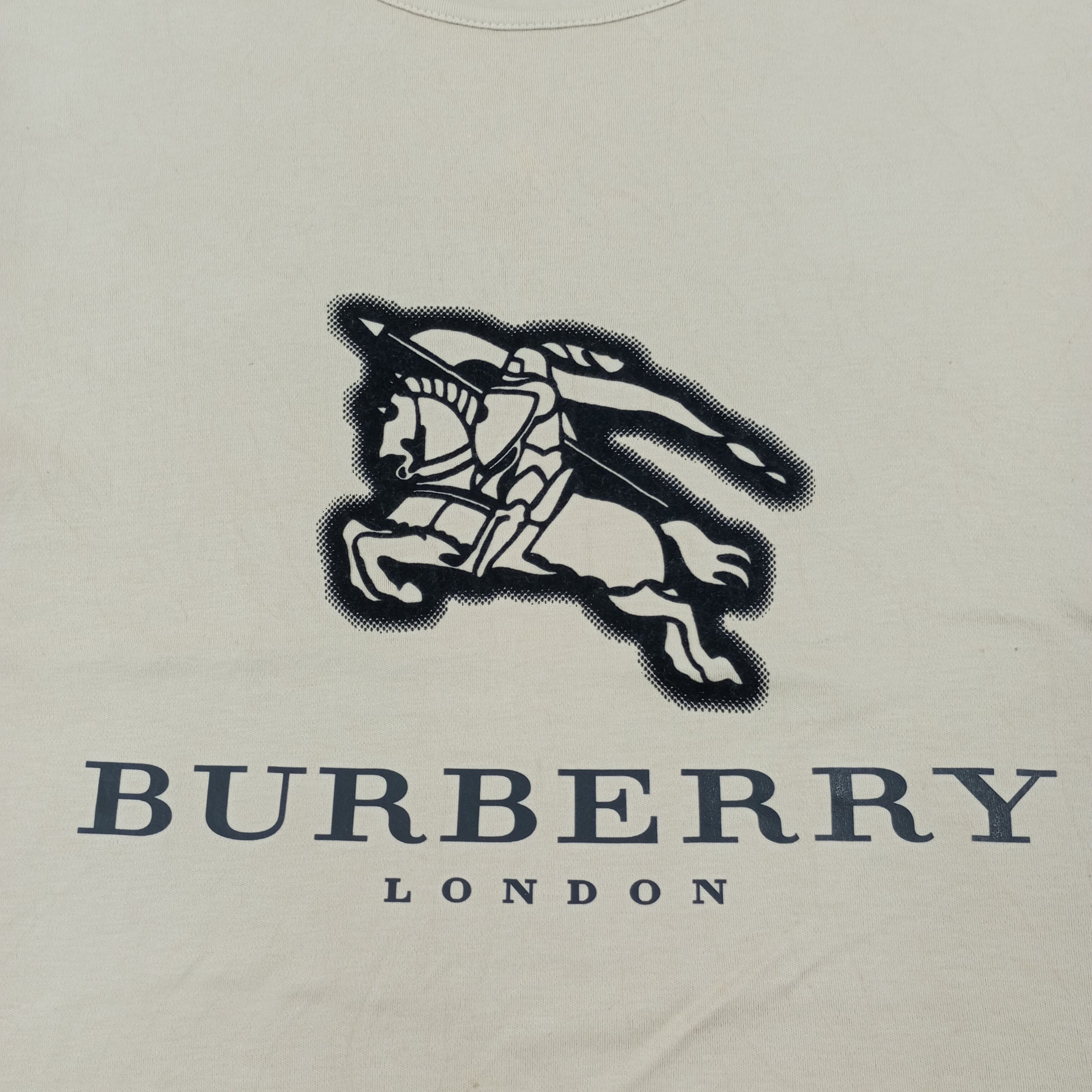 Burberry × Vintage Burberry London Fashion Brand Logo Design Custom Art Tshirt Size S / US 4 / IT 40 - 2 Thumbnail