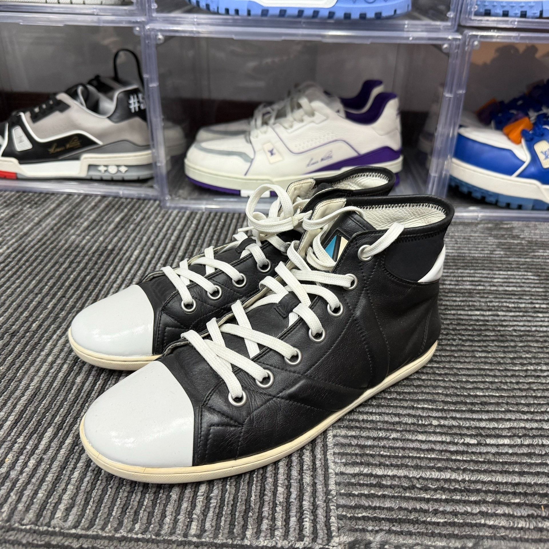 Louis Vuitton Louis Vuitton Black Hitop Sneakers 7 Men Size US 7 / EU 40 - 1 Thumbnail