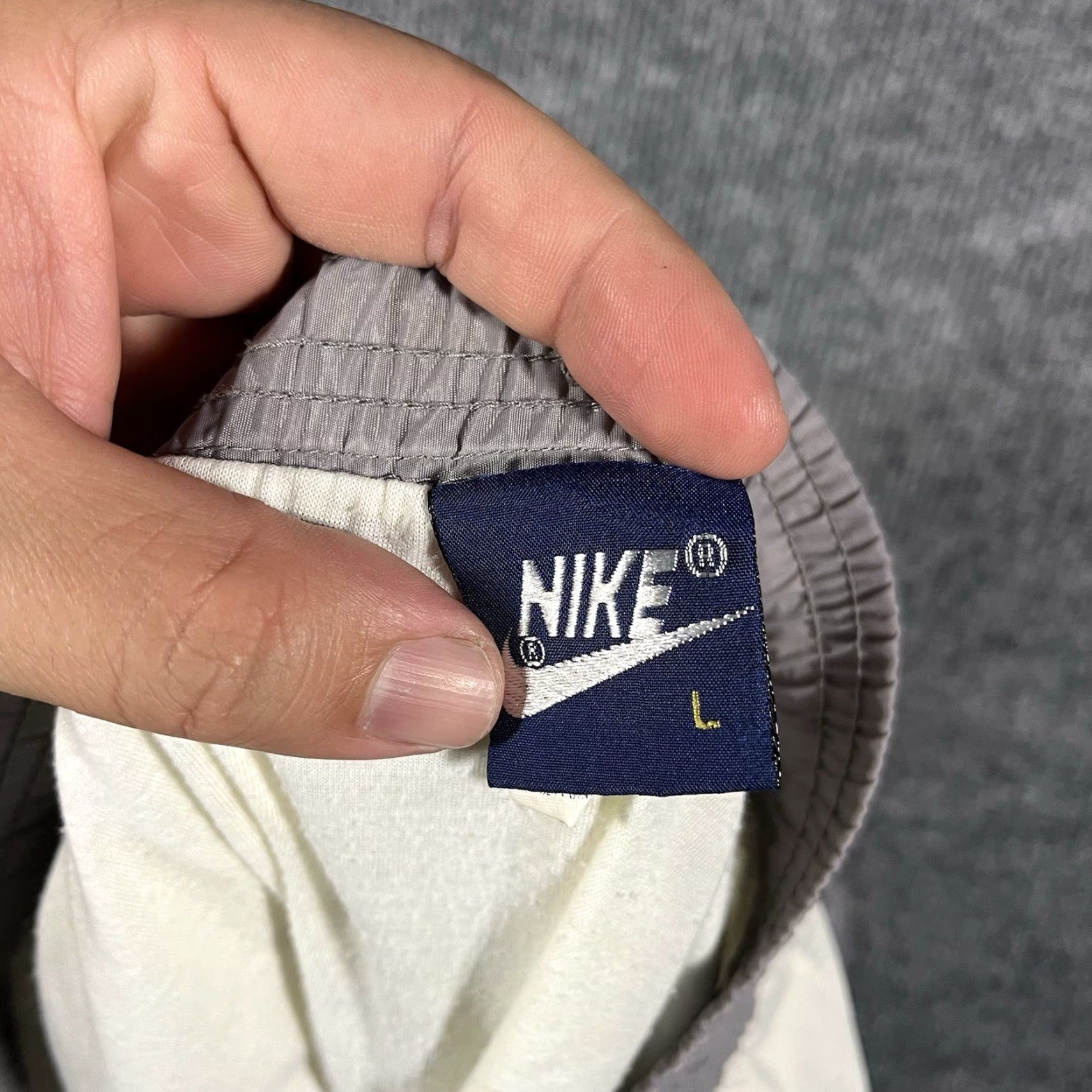 Nike VINTAGE Nike Shorts 36 Men Blue Striped Swoosh 90s Boardshorts Swim Nylon Pockets Drawstring Size US 38 / EU 54 - 7 Thumbnail