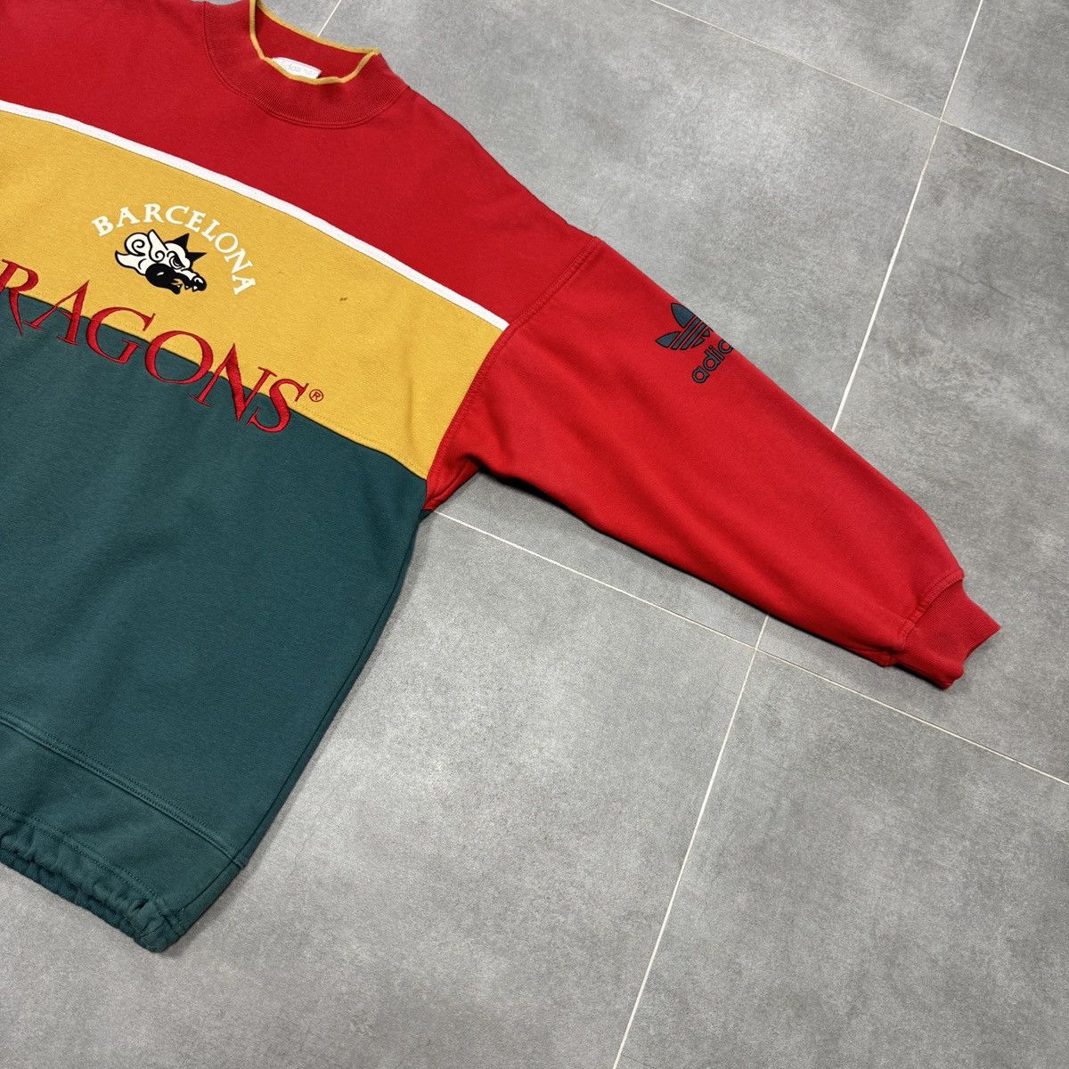 Adidas Vintage Adidas Barcelona Dragons NFL 90s Sweatshirt Men Size US L / EU 52-54 / 3 - 6 Thumbnail