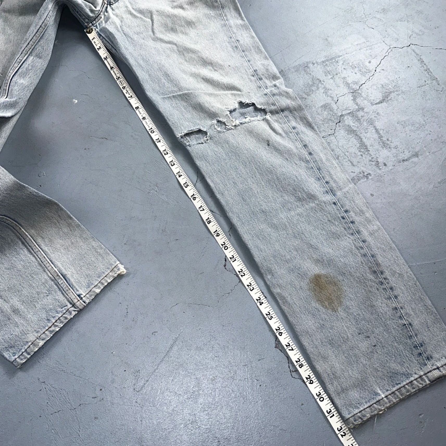 Levi's VINTAGE Levi's 501 Jeans - Levi's 501 Series - 34x36 - 90s USA - Light Blue Denim Straight Fit Men's Jeans Size US 34 / EU 50 - 5 Thumbnail
