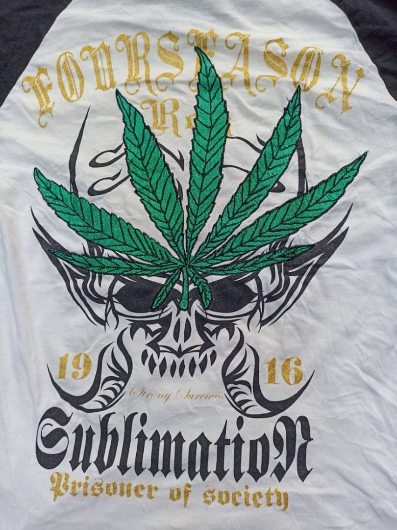In The Attic In The Attic 3quarter With Big Marijuana Size M / US 6-8 / IT 42-44 - 7 Thumbnail