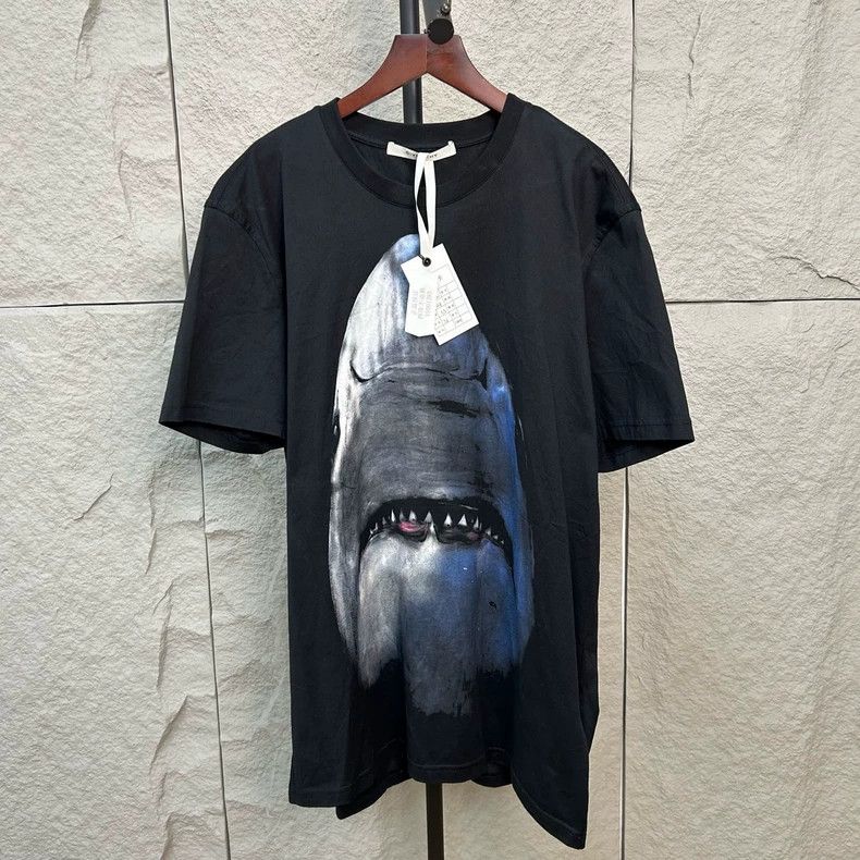 Givenchy Givenchy Shark Printed Slim Round Neck Short Sleeve Size US XL / EU 56 / 4 - 1 Thumbnail