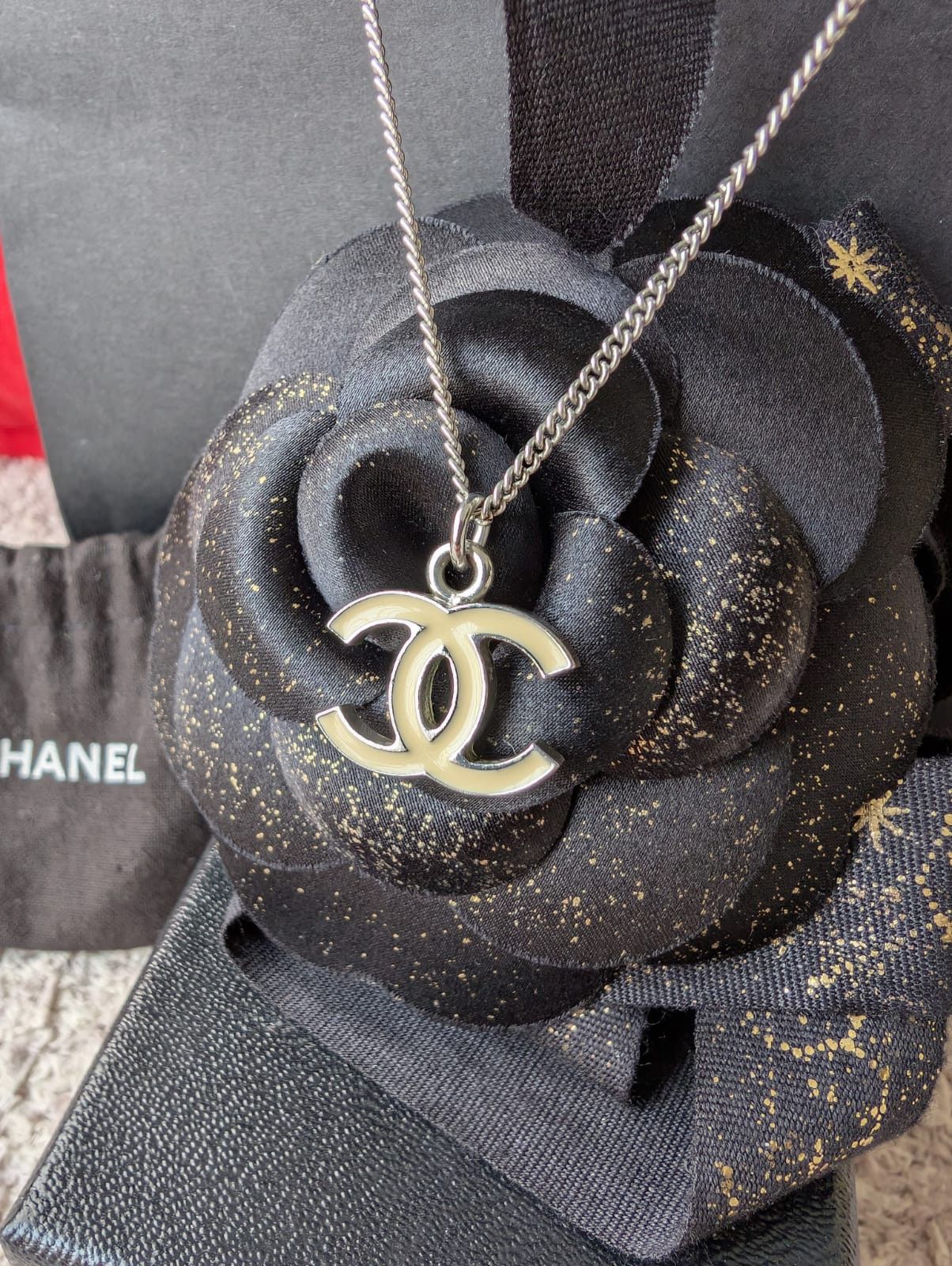 Chanel Chanel CC 05V Logo Ecru Enamel SHW Vintage necklace box Size ONE SIZE - 7 Thumbnail