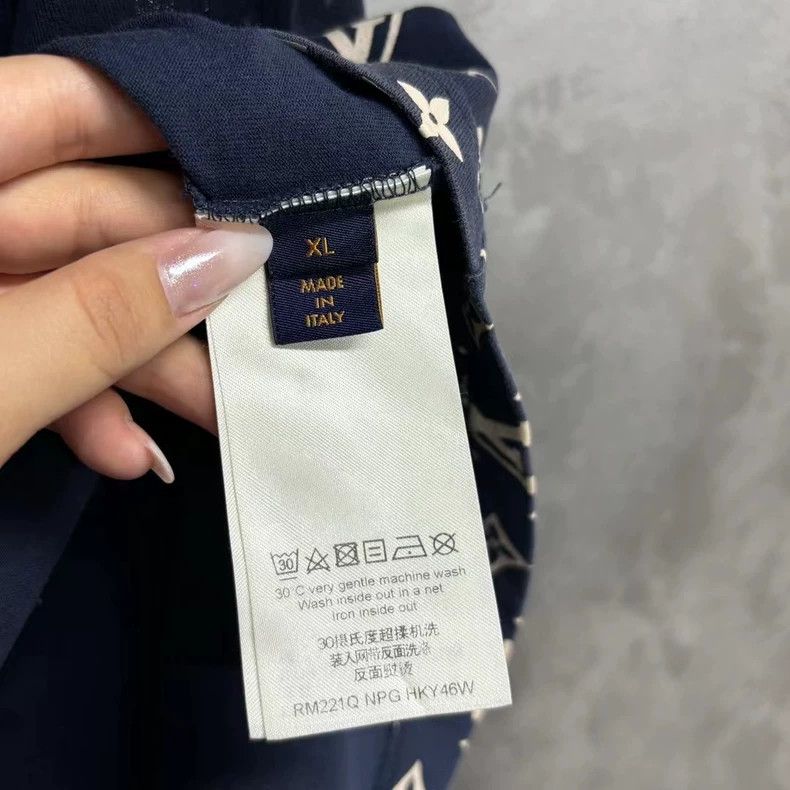 Louis Vuitton Louis Vuitton Dark blue gradient full print logo short slee Size US XL / EU 56 / 4 - 6 Thumbnail