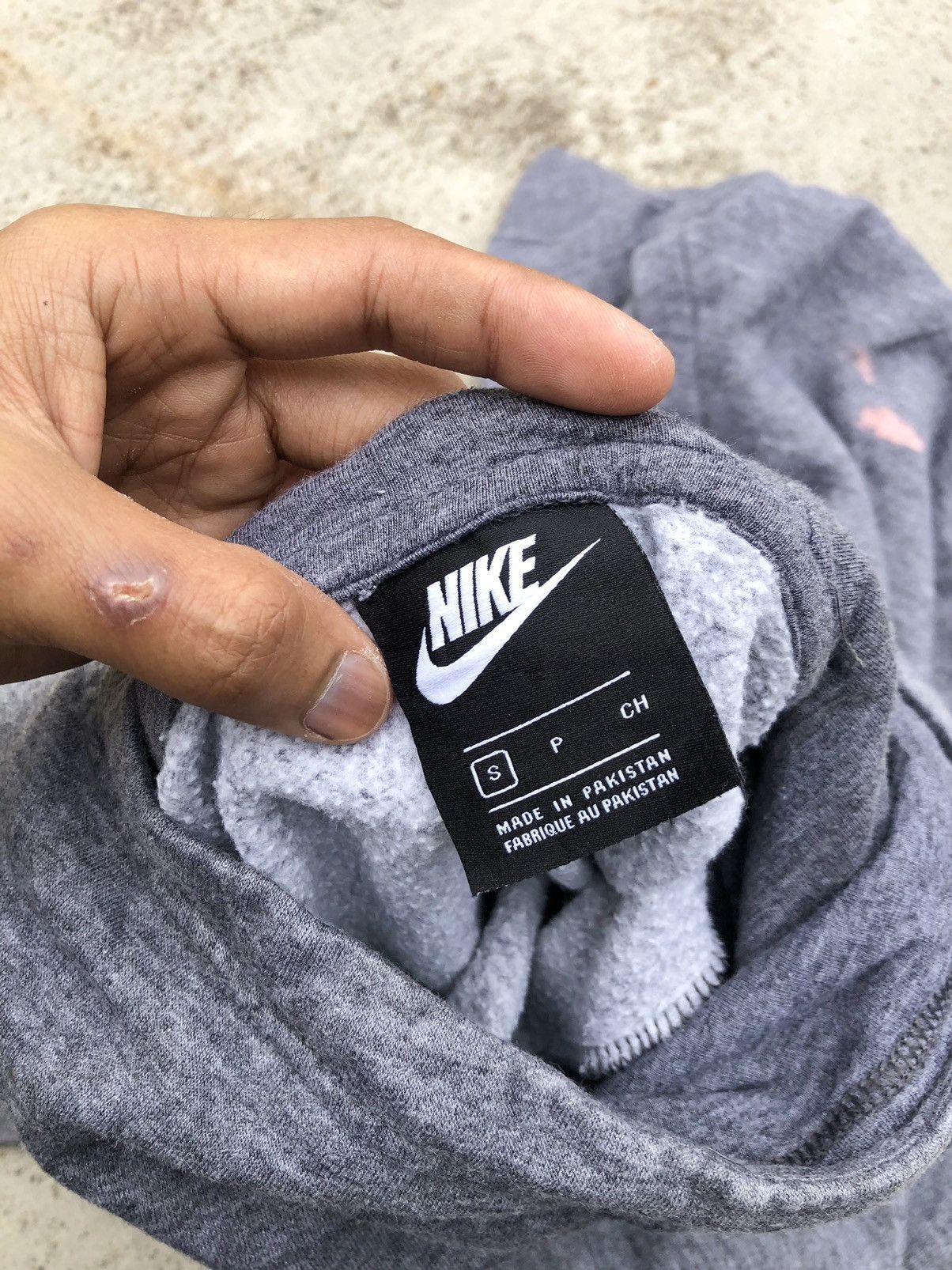 Nike VINTAGE NIKE GREY HOODIE Size US S / EU 44-46 / 1 - 7 Thumbnail