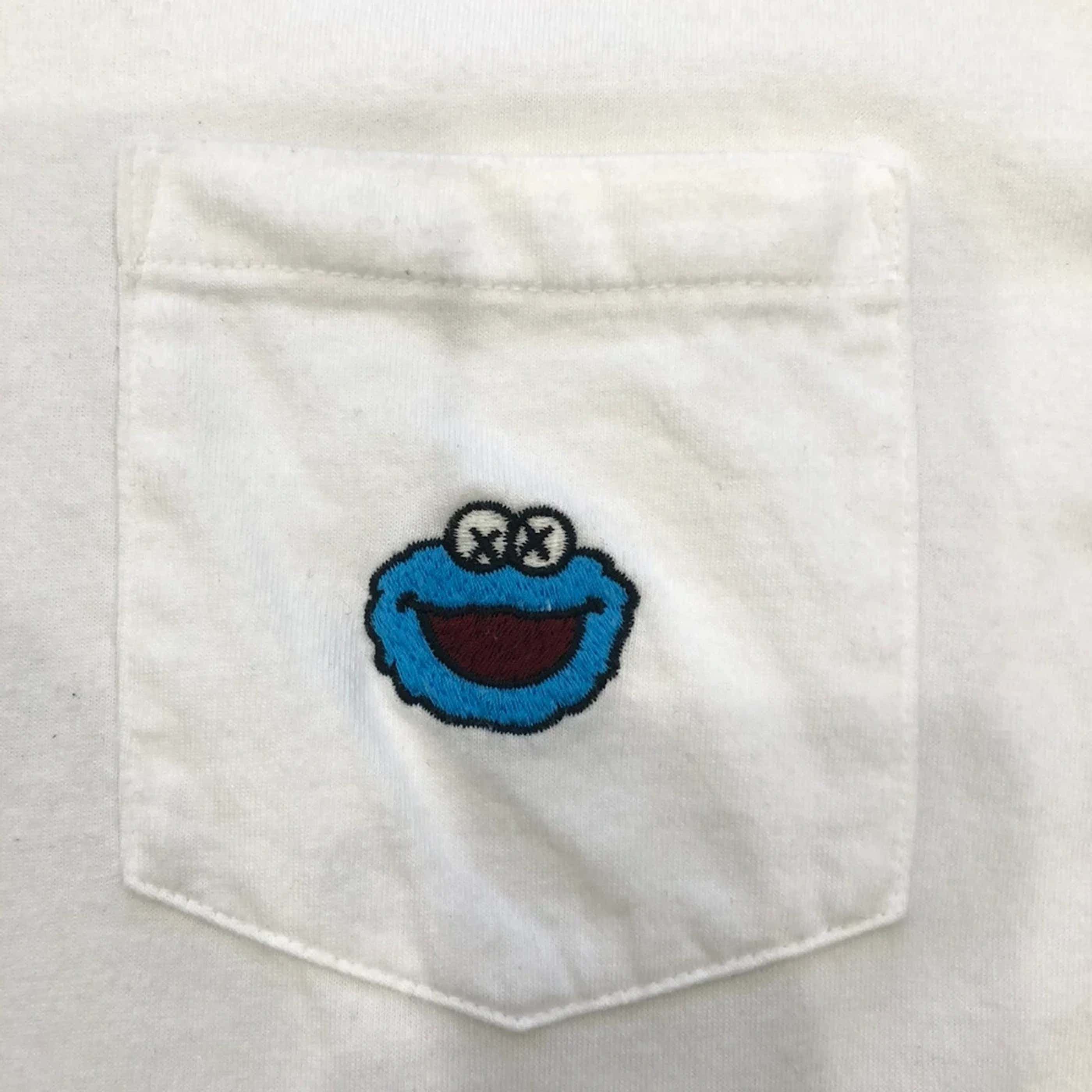 Kaws × Uniqlo KAWS x Uniqlo x Sesame Street Cookie Monster Tee Size US XXL / EU 58 / 5 - 2 Thumbnail