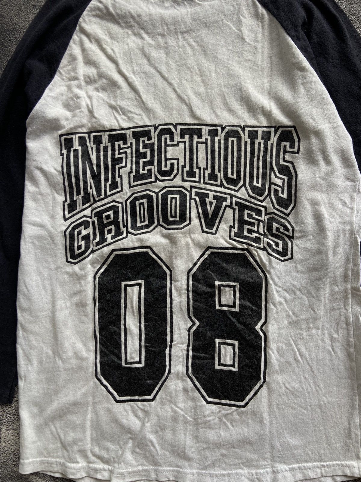 Band Tees Infectious Grooves Raglan Tshirt RARE! Size US M / EU 48-50 / 2 - 9 Thumbnail