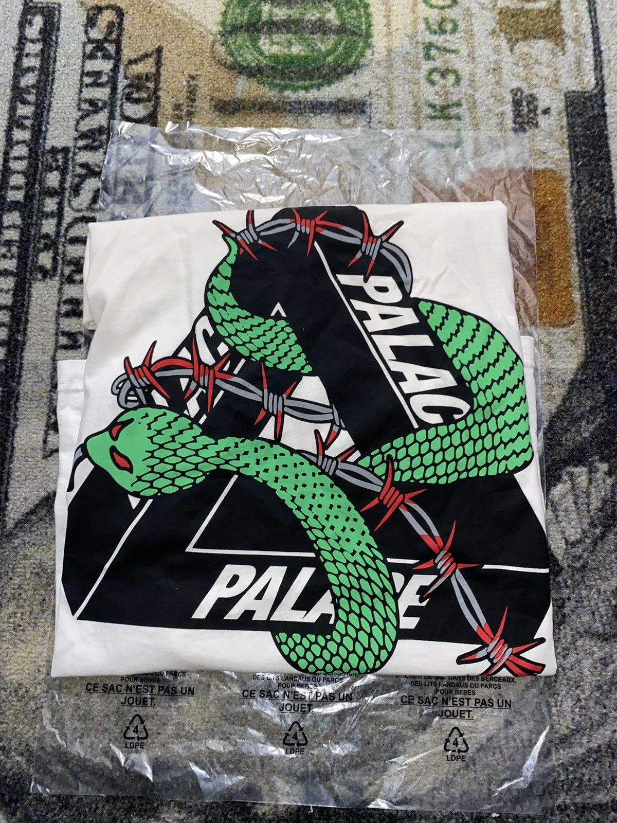 Palace Hash mit fresh t-shirt white (snake Tri ferg) | Grailed