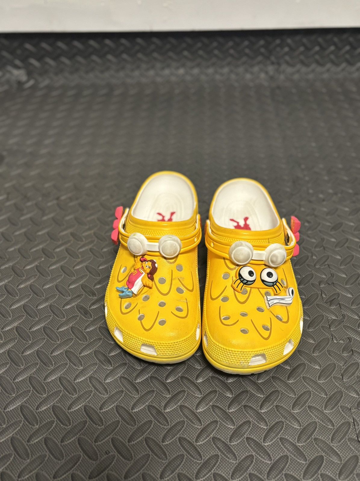 Crocs Crocs Yellow Unisex Clog Shoes SpongeBob SquarePants Size US 12 / EU 45 - 1 Thumbnail