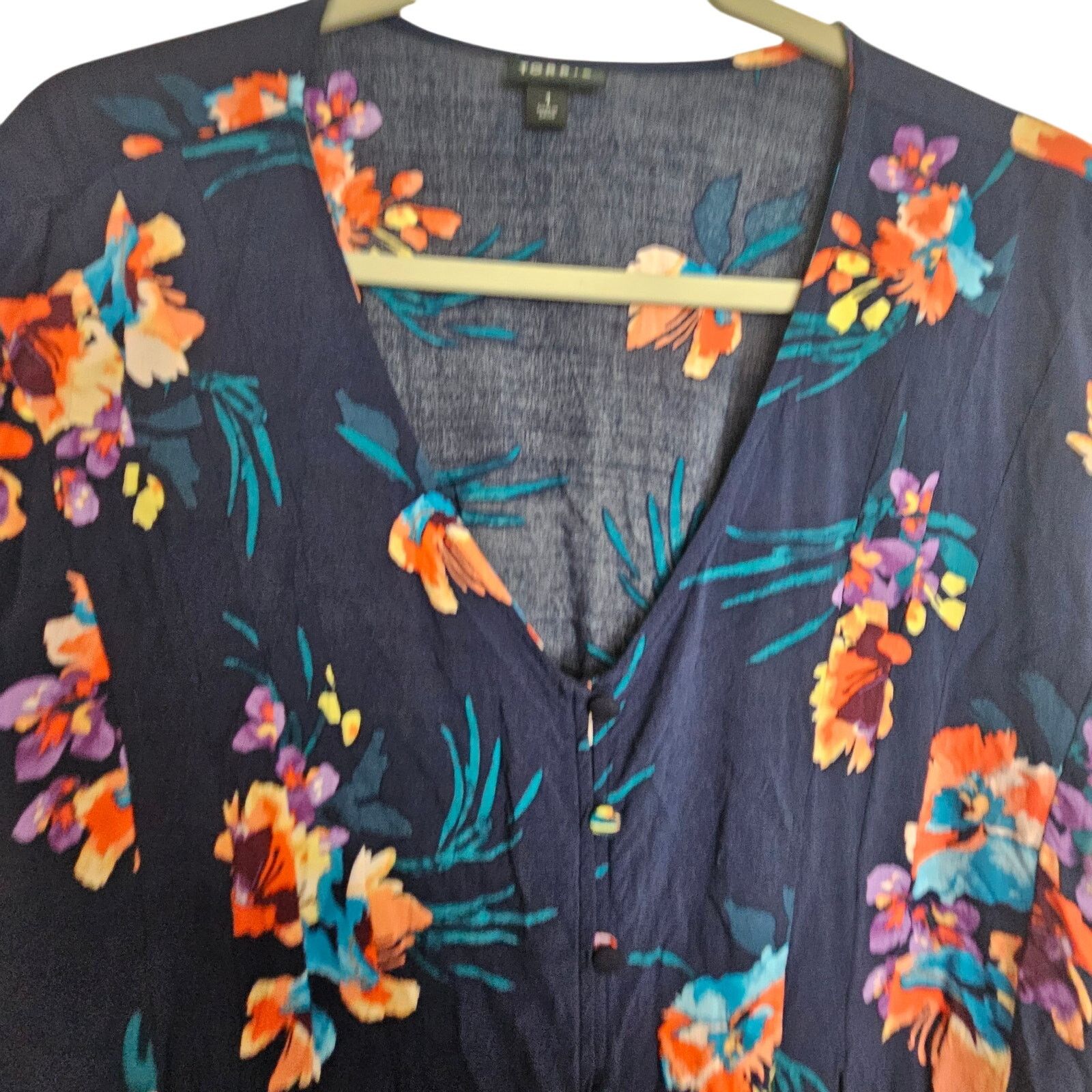 Corridor Torrid Blouse Blue Floral Print Short Sleeve Top Button 1X Size XL / US 12-14 / IT 48-50 - 2 Thumbnail
