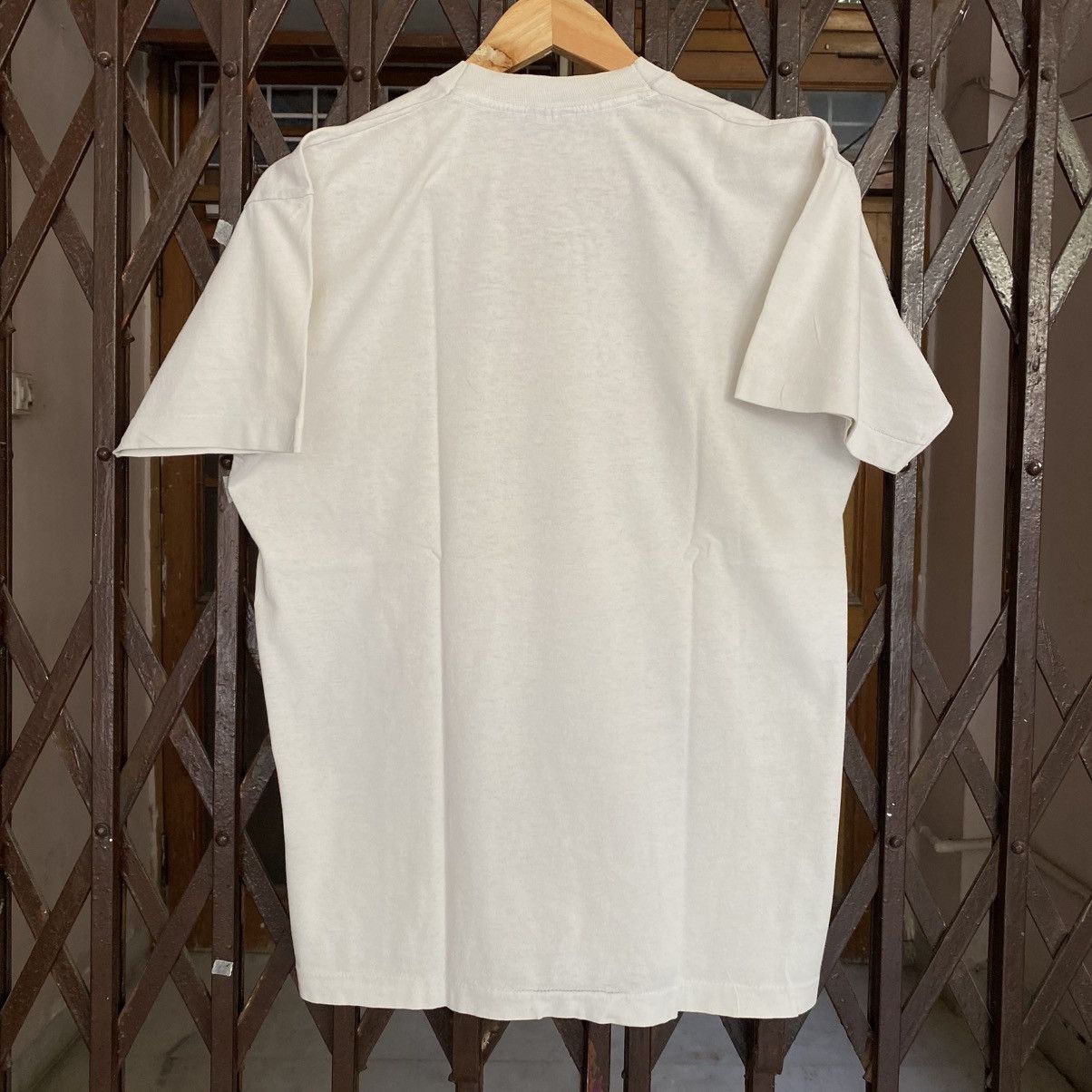 Band Tees Vintage 90s Red Hot Chilli Pepper Out of L.A Album T shirt Size US L / EU 52-54 / 3 - 9 Thumbnail