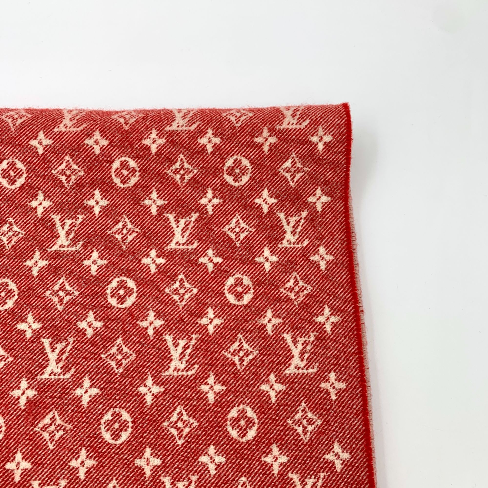 Louis Vuitton Louis Vuitton Red Monogram Wool & Cashmere Fringe Scarf 200x Size ONE SIZE - 9 Thumbnail