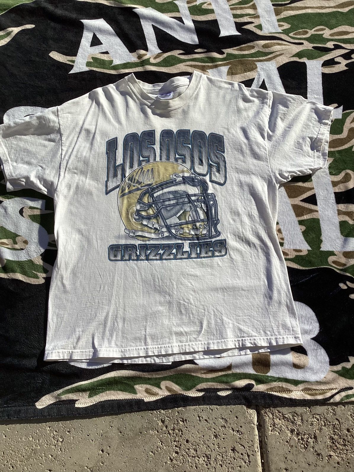 Hanes Vtg Los Osos high school Grizzlies large helmet football Tee Size US XL / EU 56 / 4 - 1 Thumbnail