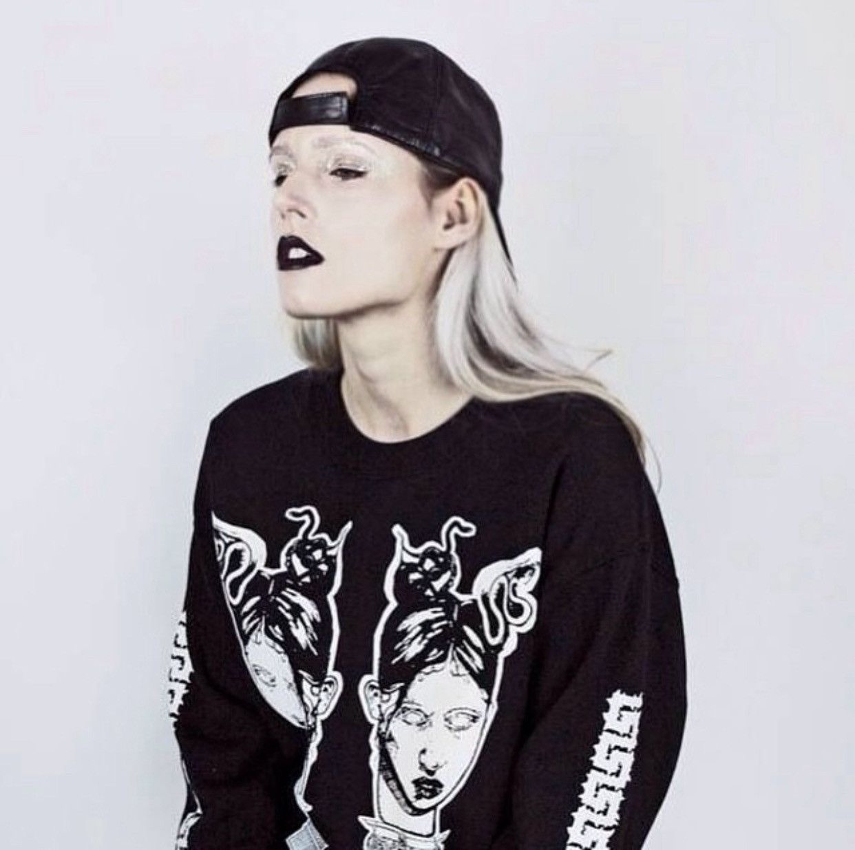 Japanese Brand Ivory Jar Coliseum Medusa Print Crewneck Sweatshirt Size US L / EU 52-54 / 3 - 2 Thumbnail