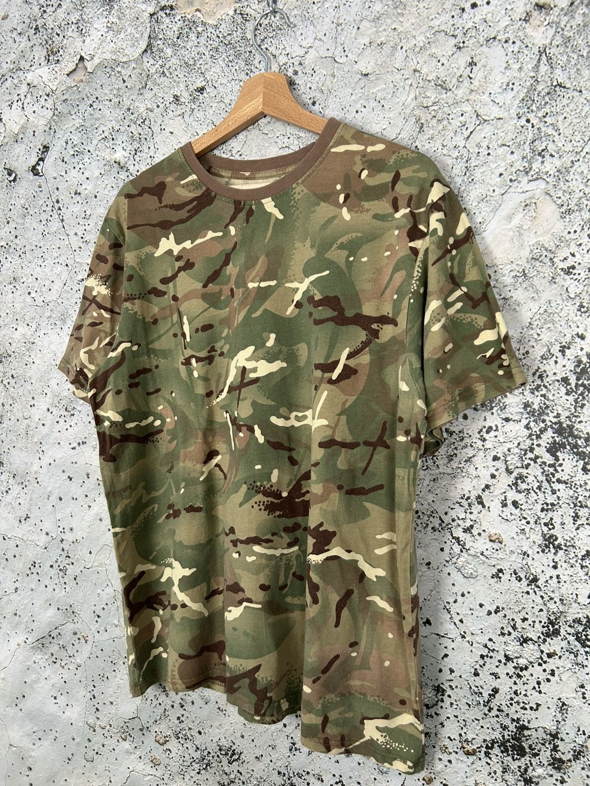 Vintage Vintage Camo Military Tee Streetwear Grunge Punk Skate Size US XL / EU 56 / 4 - 2 Thumbnail