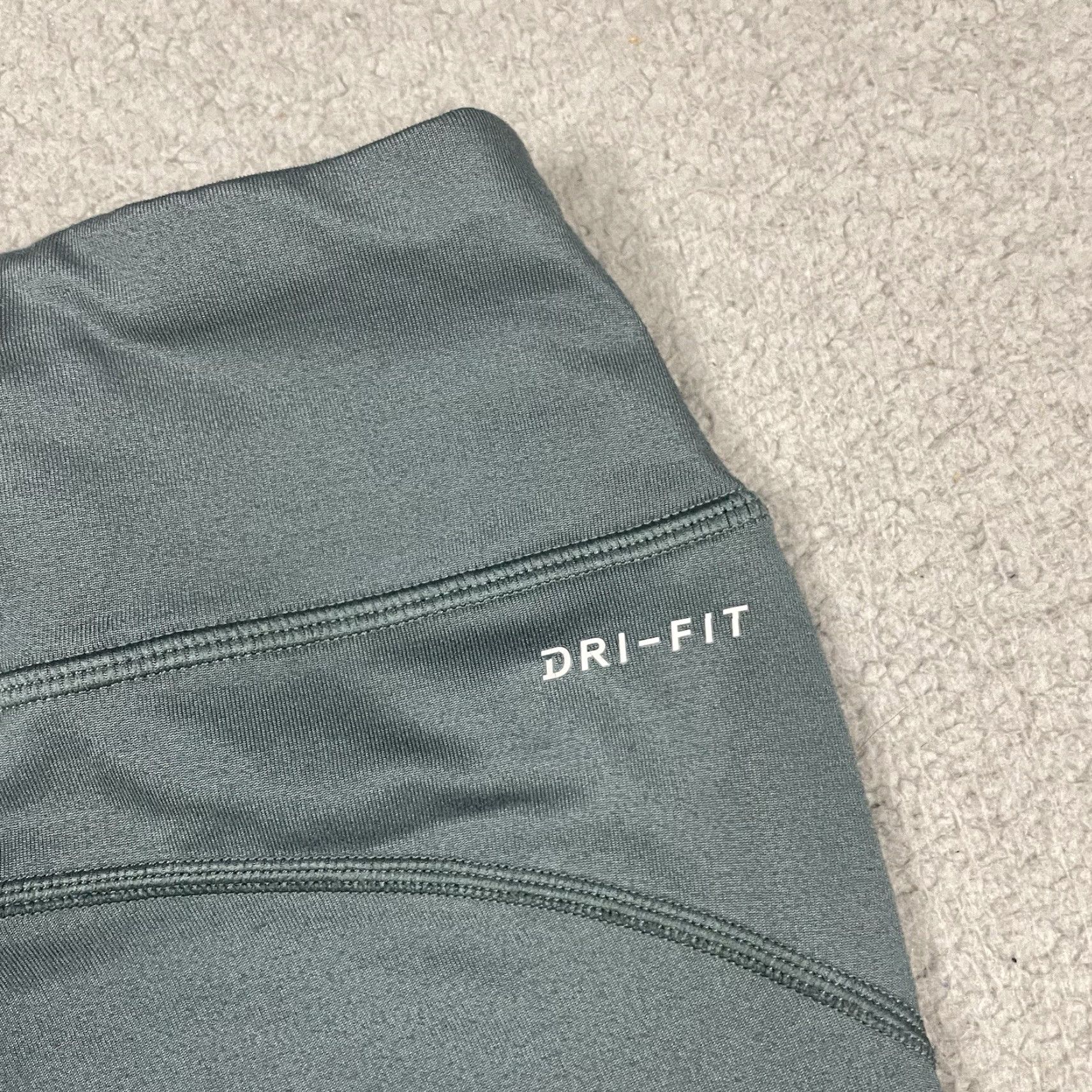 Nike VINTAGE Nike Running Leggings Womens S Green Dri Fit Reflective Athletic Pants S Size 28" / US 6 / IT 42 - 5 Thumbnail