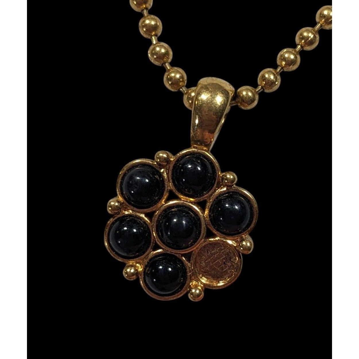 Other Elegant Retro Black And Gold Tone Flower Pendant Necklace Size ONE SIZE - 6 Thumbnail