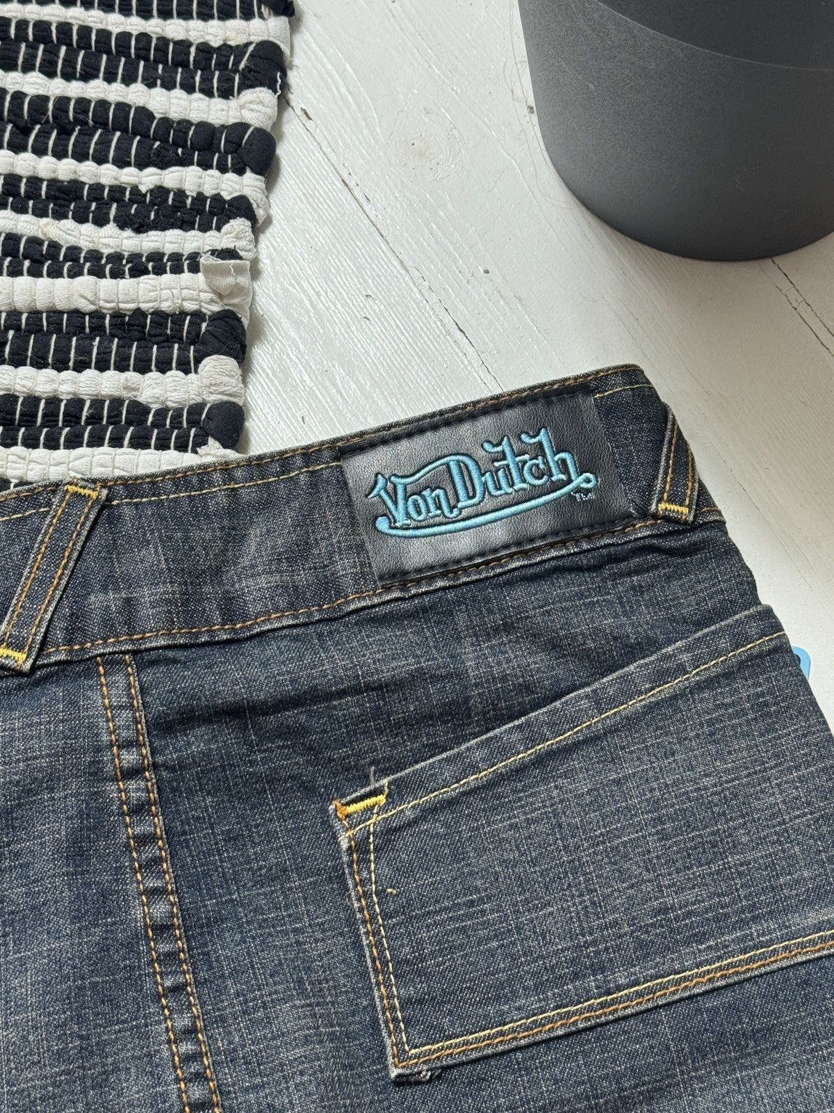 Von Dutch VINTAGE VON DUTCH 2000s MINI DENIM SKIRT Size 28" / US 6 / IT 42 - 10 Thumbnail