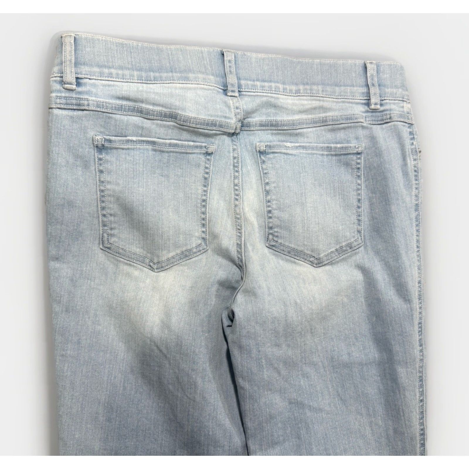 Spanx SPANX Flare Jeans Pull-On Womens Size M Stretch Denim 2-Pocket Slimming Mid Rise Blue Vintage No NWT Retro LT Wash Distressing Size 32" / US 10 / IT 46 - 8 Thumbnail