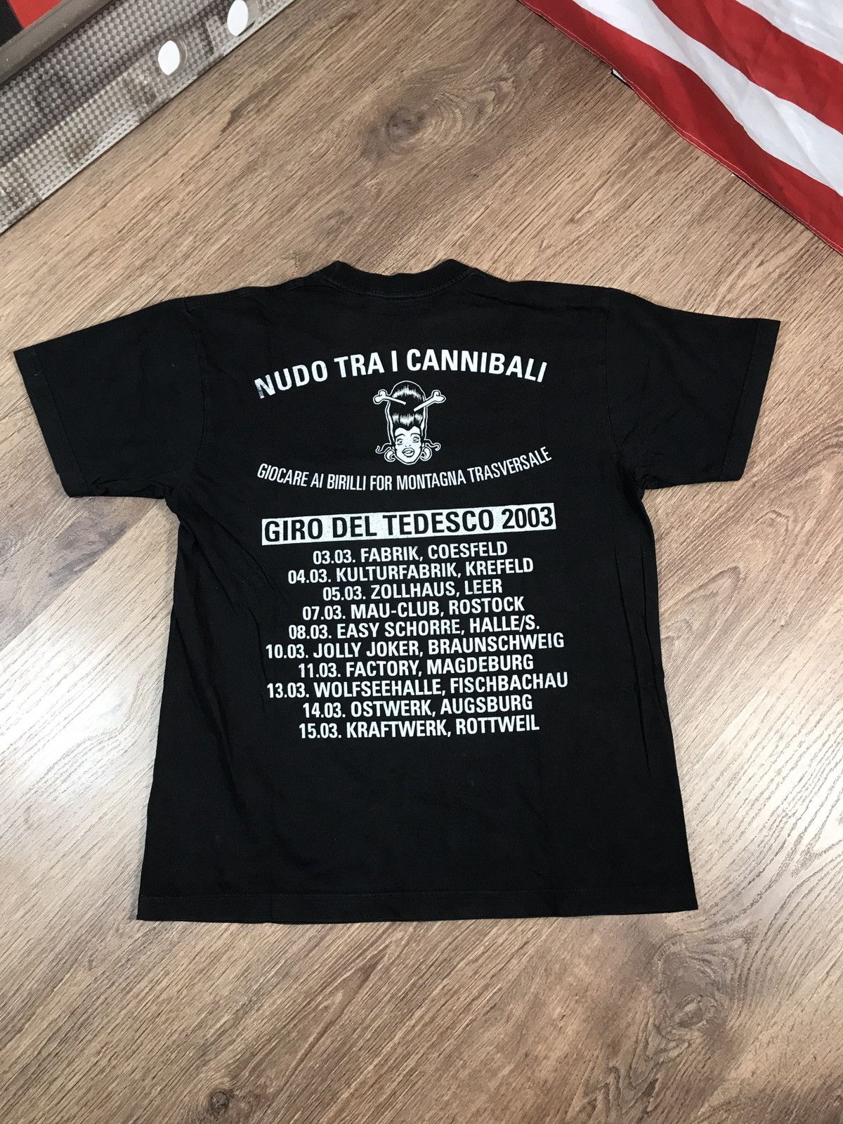 Band Tees × Vintage Die Arzte Nudo Tra I Cannibali Geheimtour Shirt 2003 Size US S / EU 44-46 / 1 - 3 Thumbnail