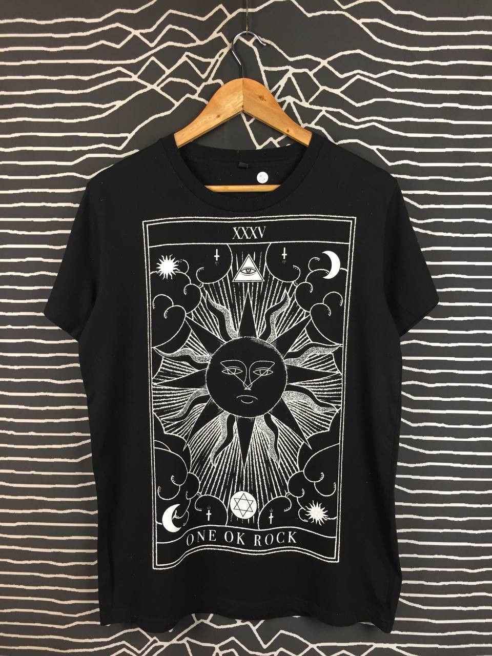 Band Tees ONE OK ROCK Japanese Rock Band Tarot Card Tee Size US L / EU 52-54 / 3 - 1 Thumbnail