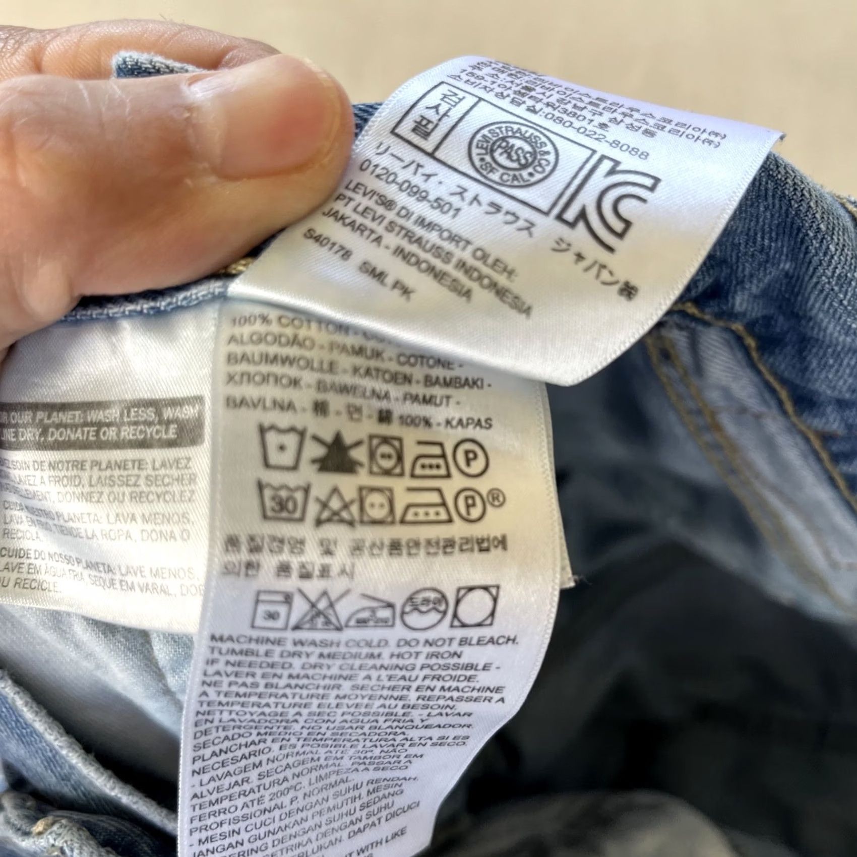 Levi's VINTAGE Levi’s 505 Jeans 40x30 Medium Wash Blue Denim 90s USA Mens Straight 5-Pocket 30in Inseam Mens Regular Zip Size US 40 / EU 56 - 4 Thumbnail