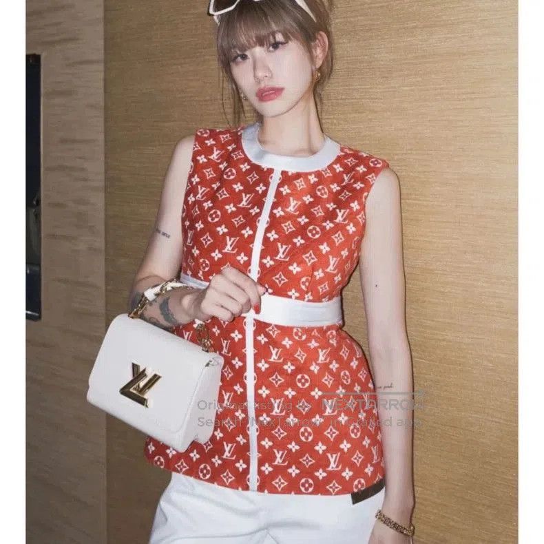 Louis Vuitton Louis Vuitton Red Logo Sleeveless Top. Size US S / EU 44-46 / 1 - 8 Thumbnail
