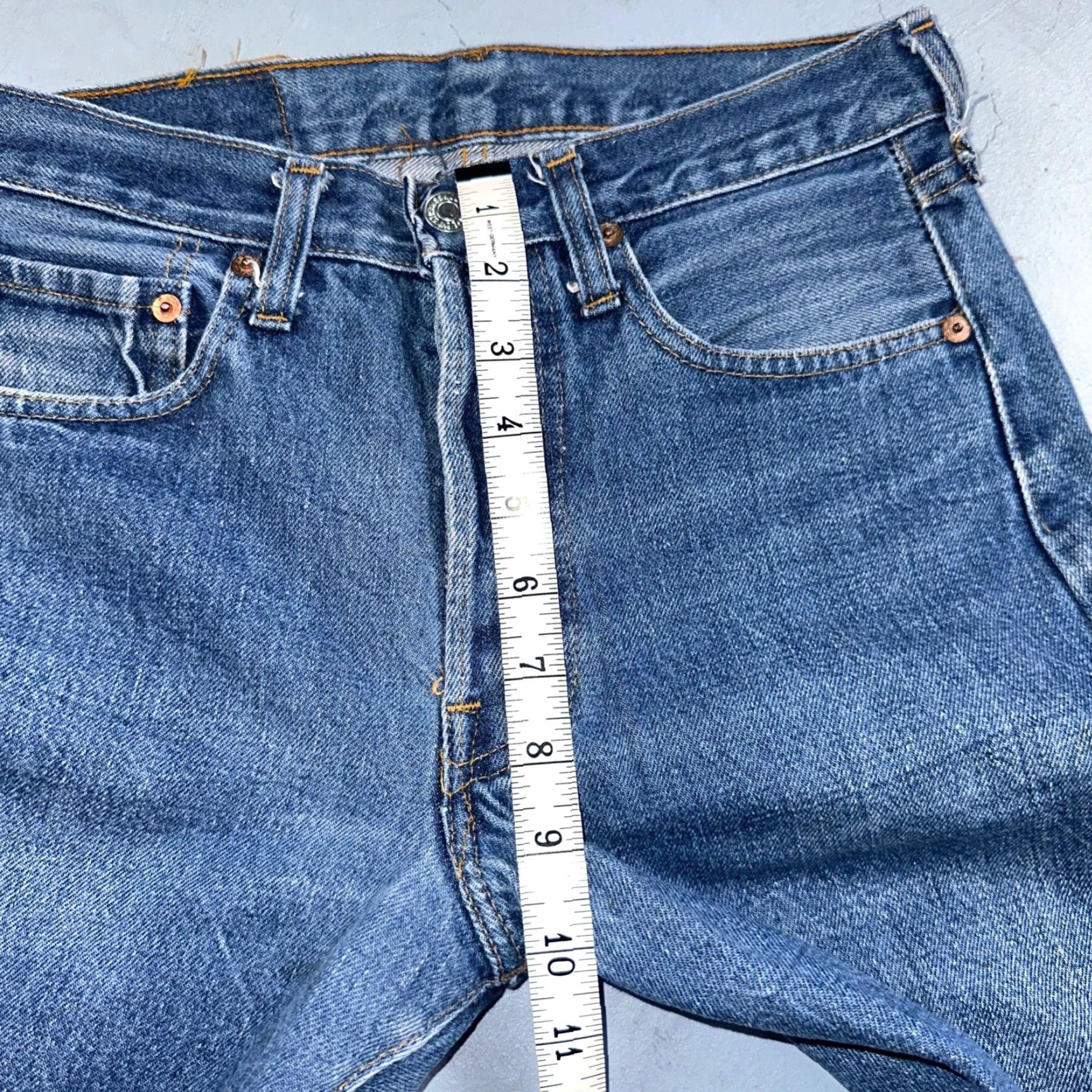 Levi's VINTAGE Levi's 501 Jeans Men 28x36 Blue Denim Straight 80s USA XX Selvedge 501 XX Med Wash 28 36 80s USA Size US 28 / EU 44 - 7 Thumbnail