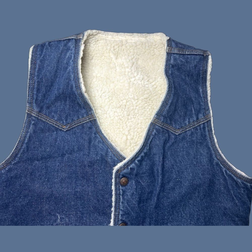 Levi's VINTAGE Levi's Orange Tab Sherpa Lined Denim Trucker Vest Unisex M Blue Cotton Denim Snap Vest 80s 90s Biker Retro USA Western Mens Womens Size US M / EU 48-50 / 2 - 1 Thumbnail