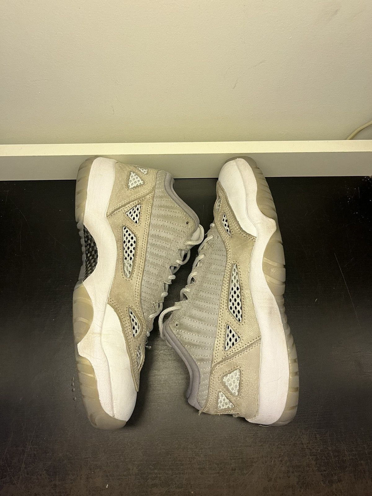 Jordan Brand Jordan 11 Retro Low IE Light Orewood Brown 9 919712-102 Size US 8 / EU 41 - 2 Thumbnail