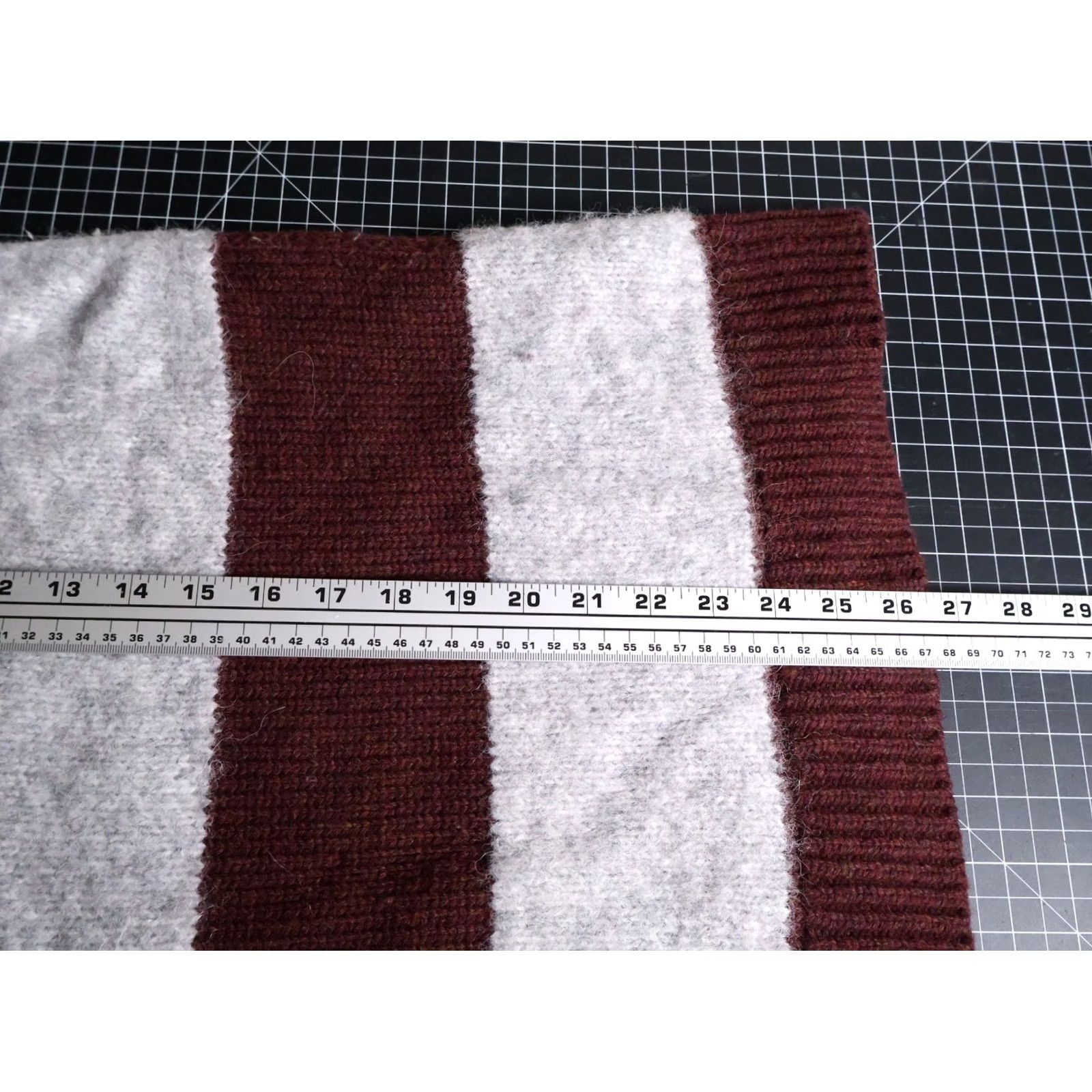 Banana Republic VINTAGE Banana Republic Sweater Mens XL Gray Red Striped Crewneck Wool Alpaca Heavyweight Fuzzy Knit Pullover Slub Hand Wash Only Size US XL / EU 56 / 4 - 6 Thumbnail