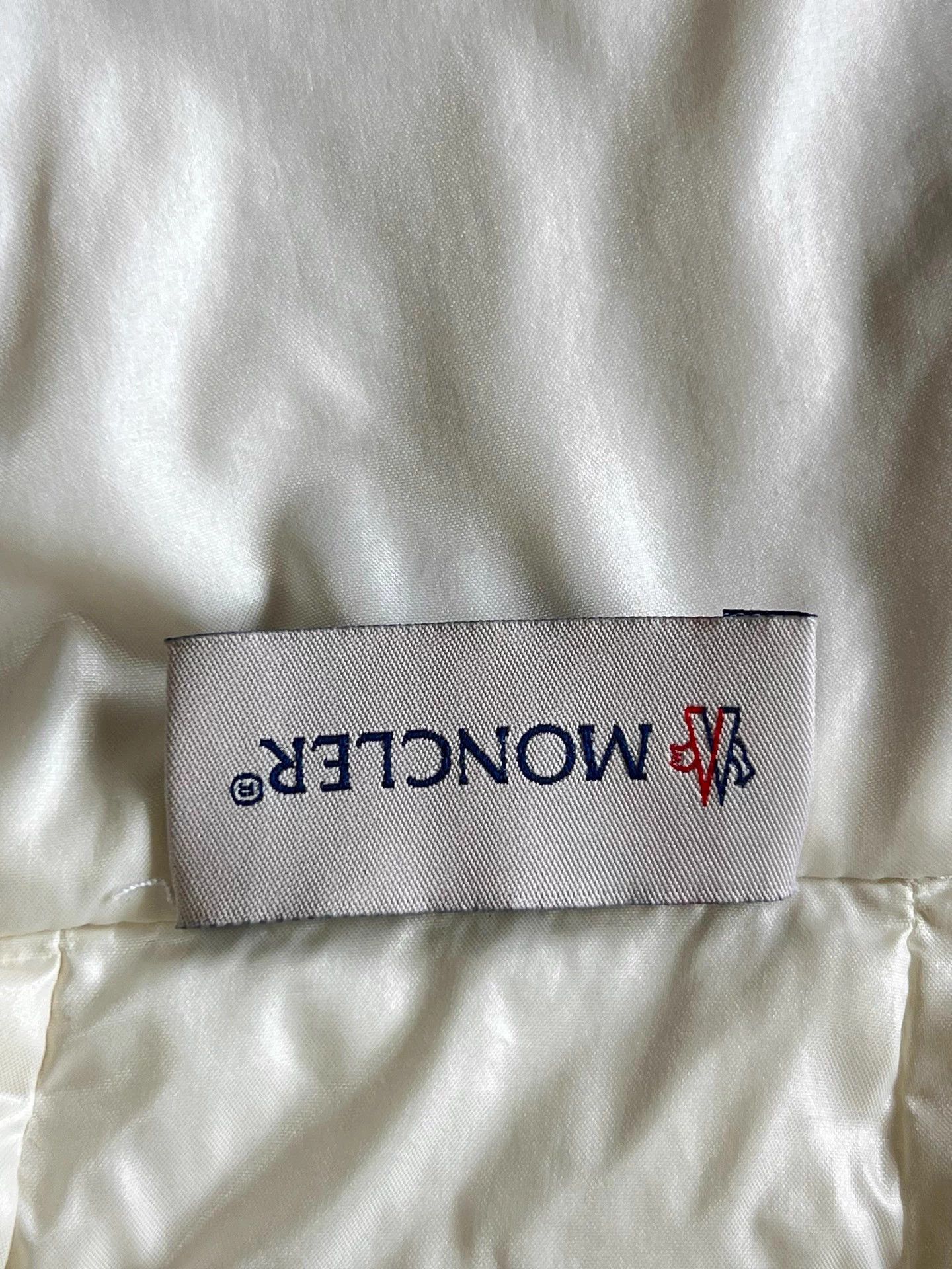 Moncler Moncler cream lamb down hooded zip S like new Size S / US 4 / IT 40 - 6 Thumbnail