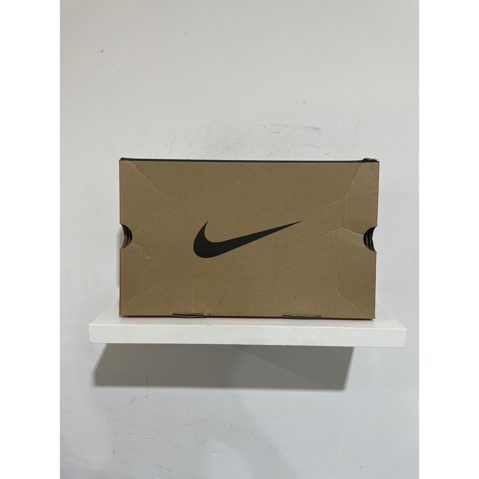 Nike NIKE JORDAN 11 CHERRY 2022 SIZE 5Y PREOWNED Size US 5 / EU 37 - 8 Thumbnail