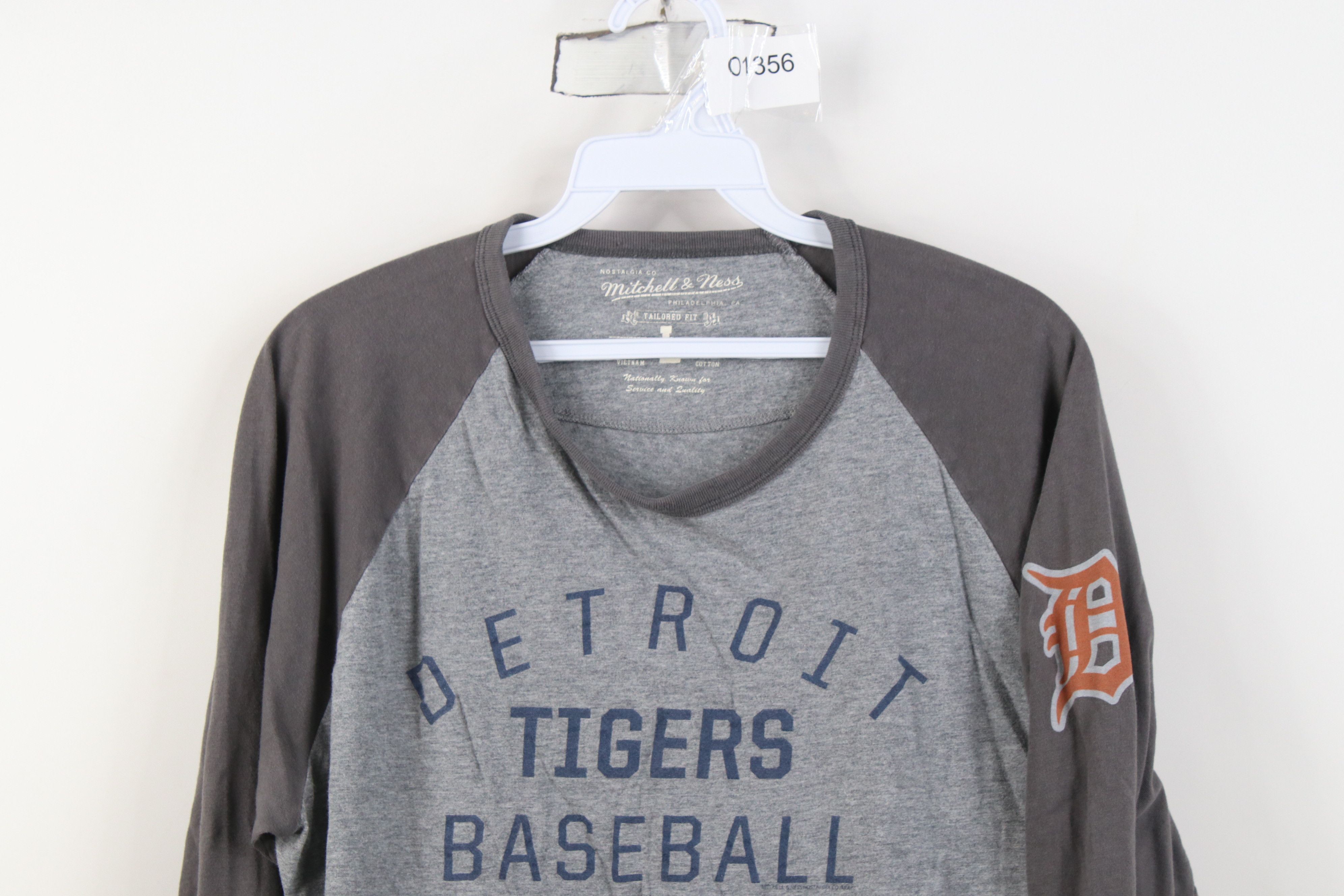 Mitchell & Ness Mitchell & Ness Tigers Baseball 3/4 Sleeve Raglan T-Shirt Size US L / EU 52-54 / 3 - 2 Thumbnail