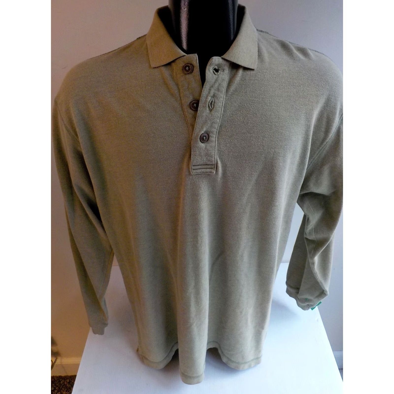 Patagonia PATAGONIA Long Sleeved 3 Button Polo Shirt Green Cotton Blend SZ MED Shirt Men Size M Knit Back Neck Embroidered-Patagonia 90% Cotton 10% Polyester Size US M / EU 48-50 / 2 - 3 Thumbnail