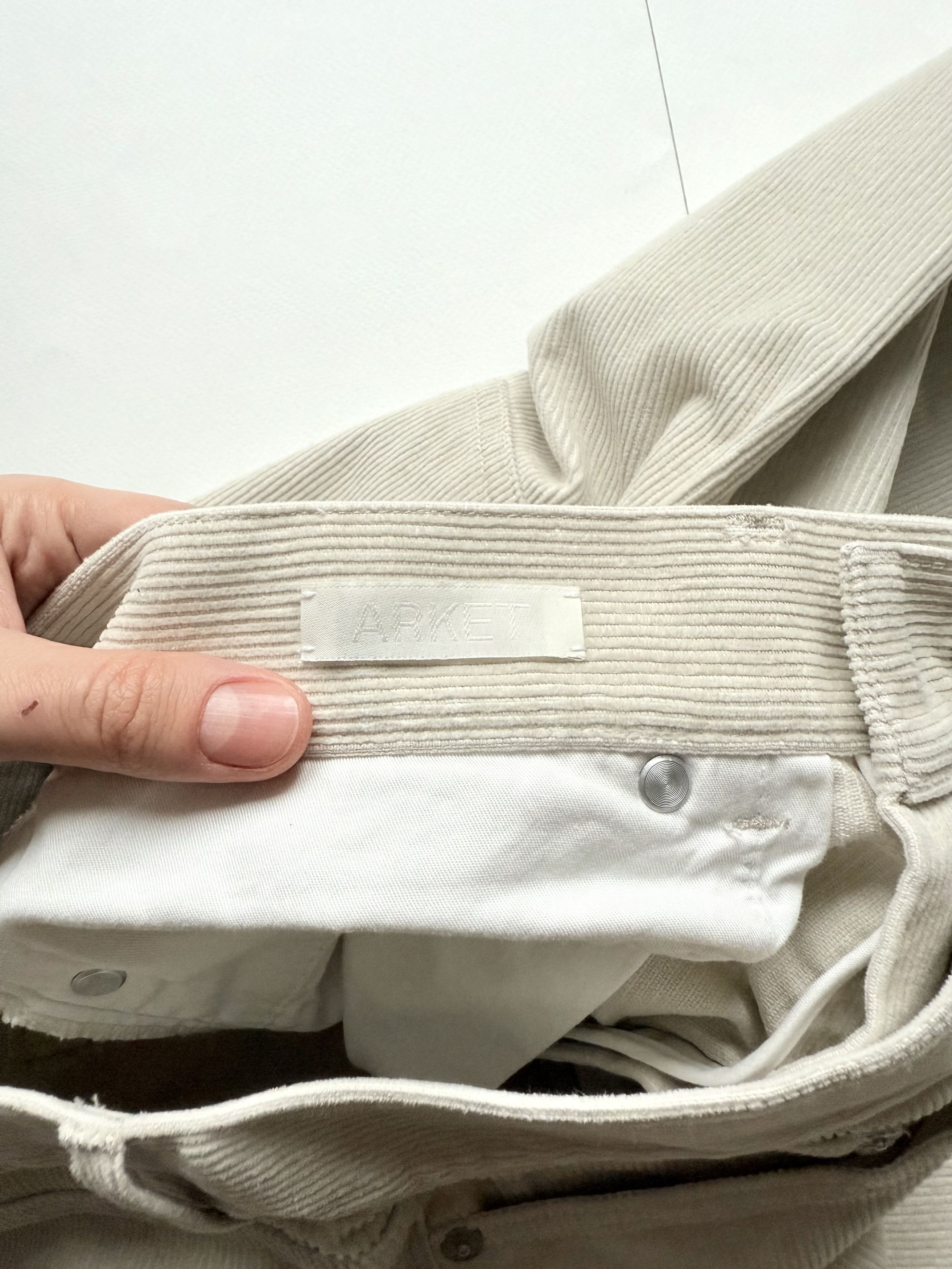 Arket Men’s ARKET Loose Corduroy Trousers Off-White W30/S Size US 30 / EU 46 - 5 Thumbnail
